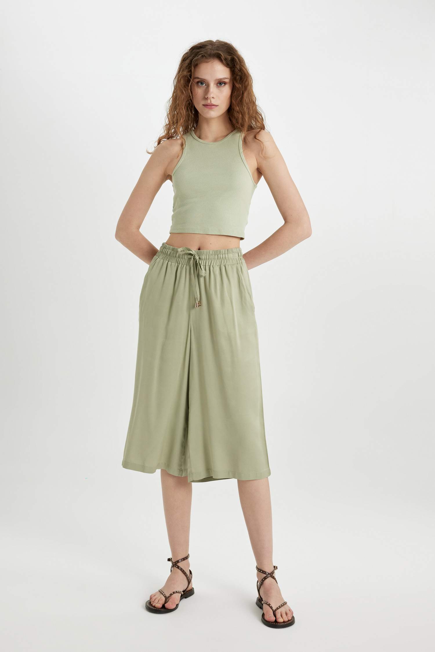 High Waist Crop Fit Viscose Capri