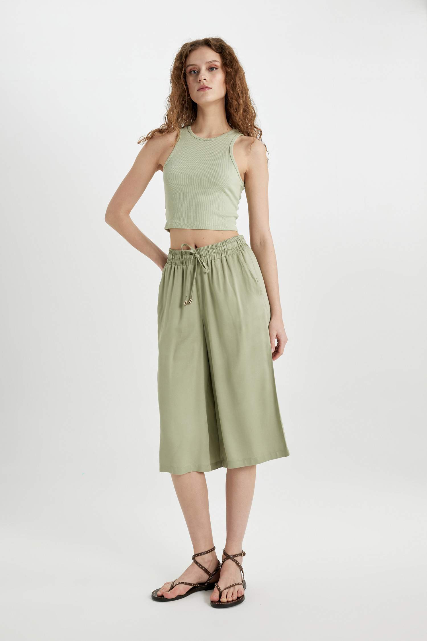 High Waist Crop Fit Viscose Capri