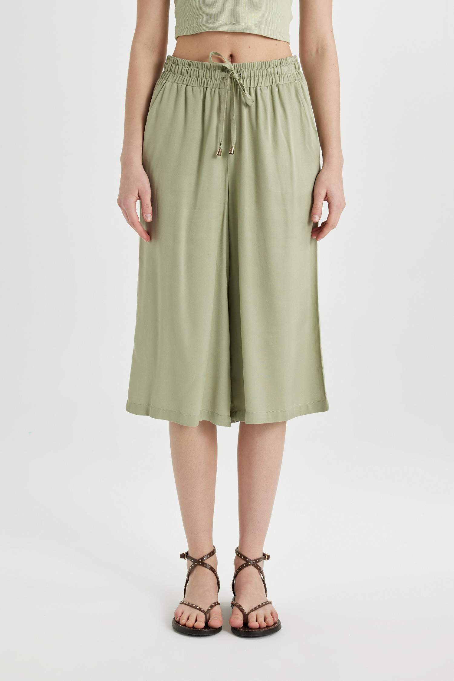 High Waist Crop Fit Viscose Capri