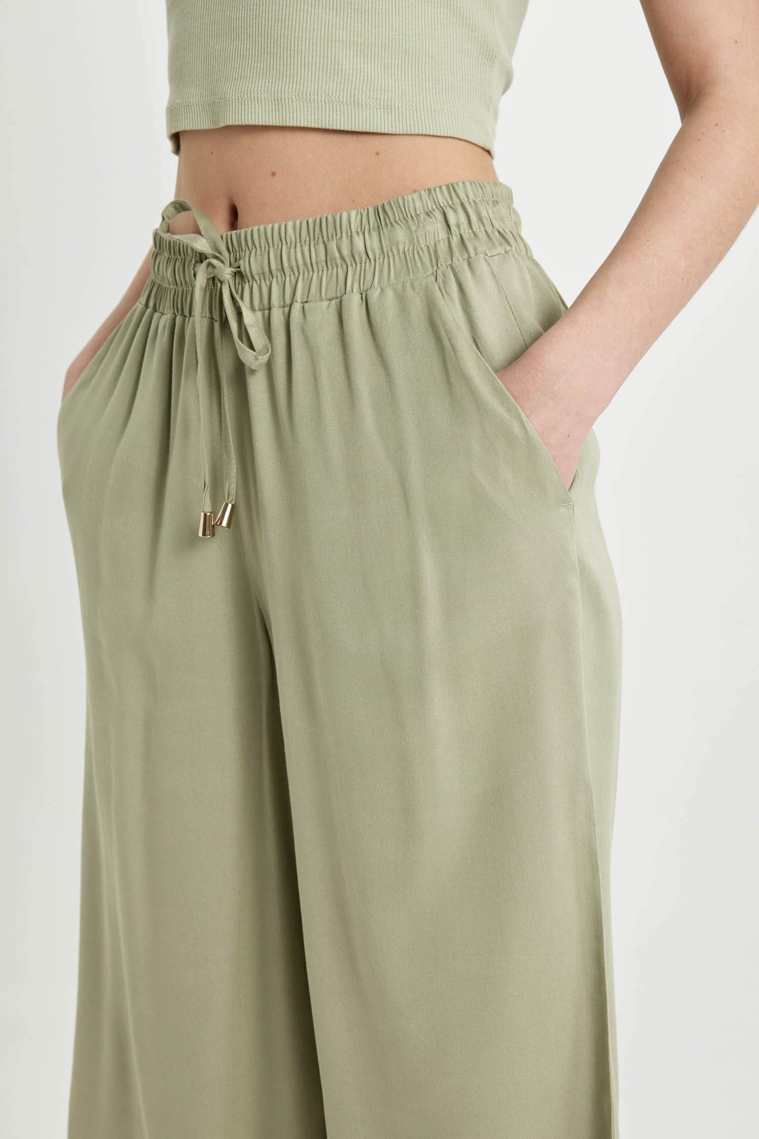 High Waist Crop Fit Viscose Capri