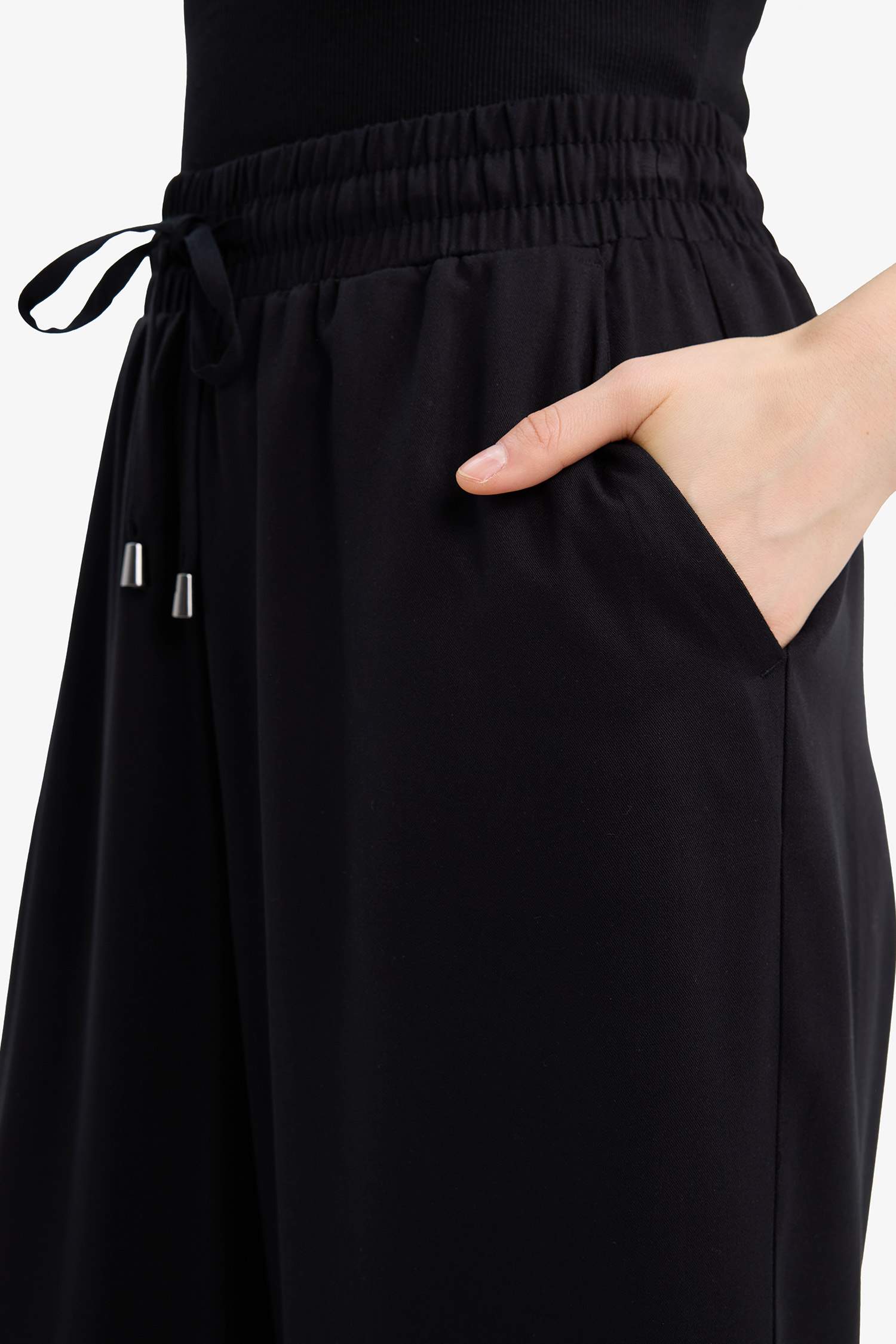 شورت كابري بخصرعالي من فيسكوز