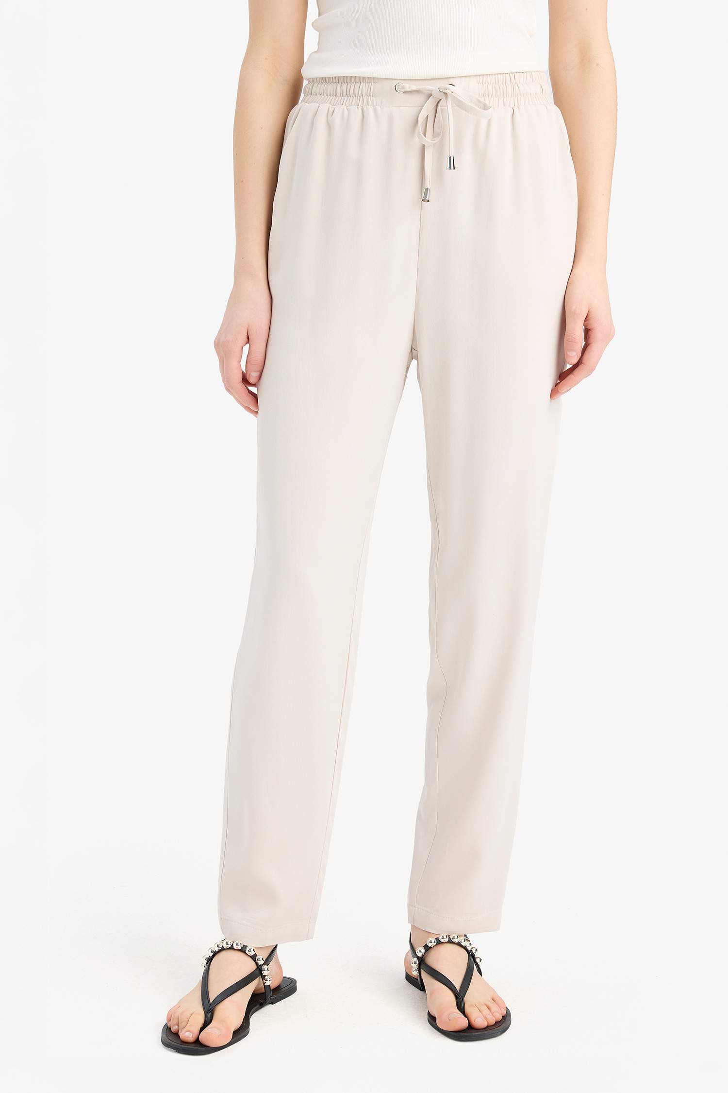 بنطرون بالمندو قصة عادية عادي بجيب وخصر عالي