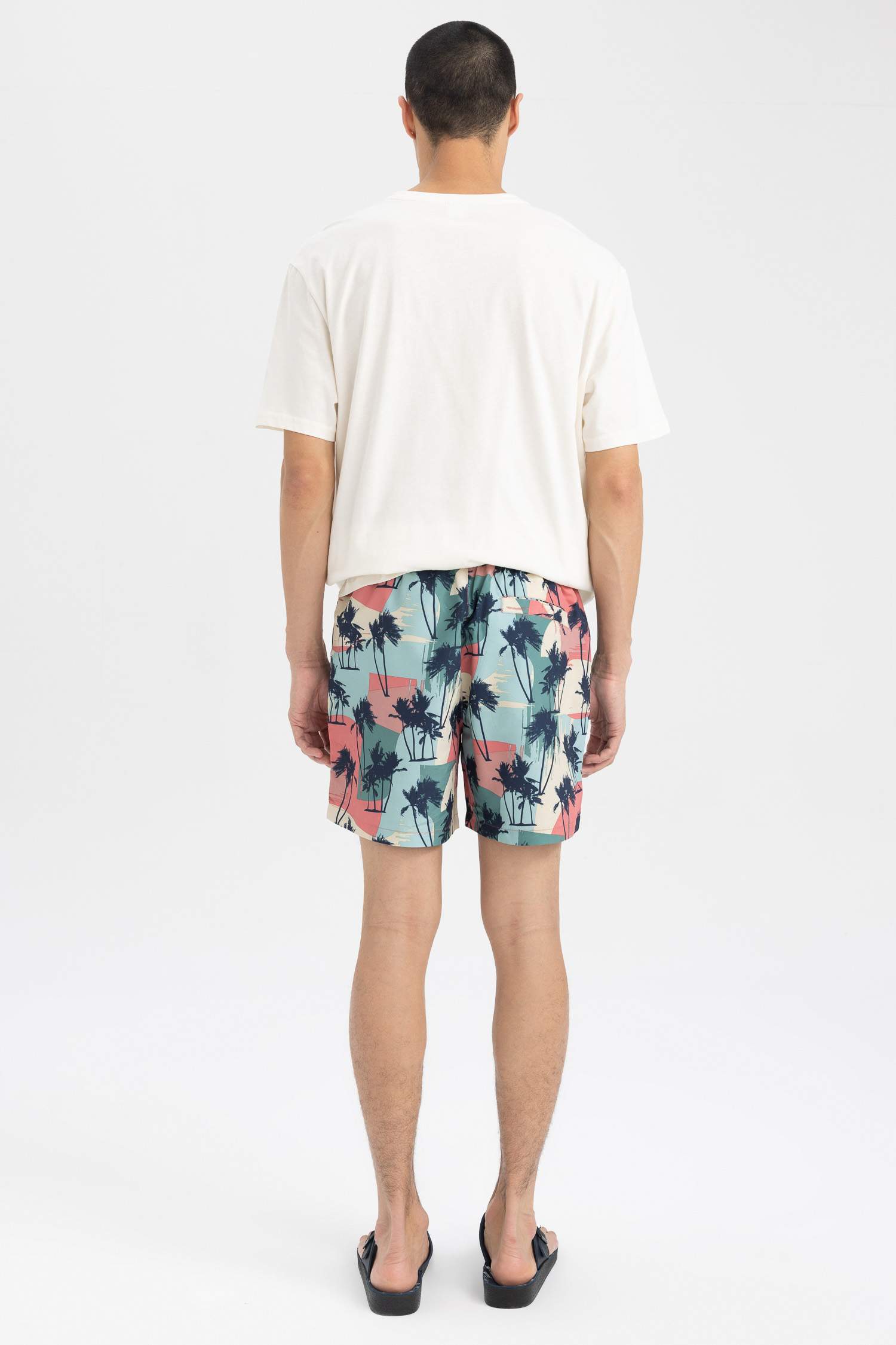 شورت بحر قصير