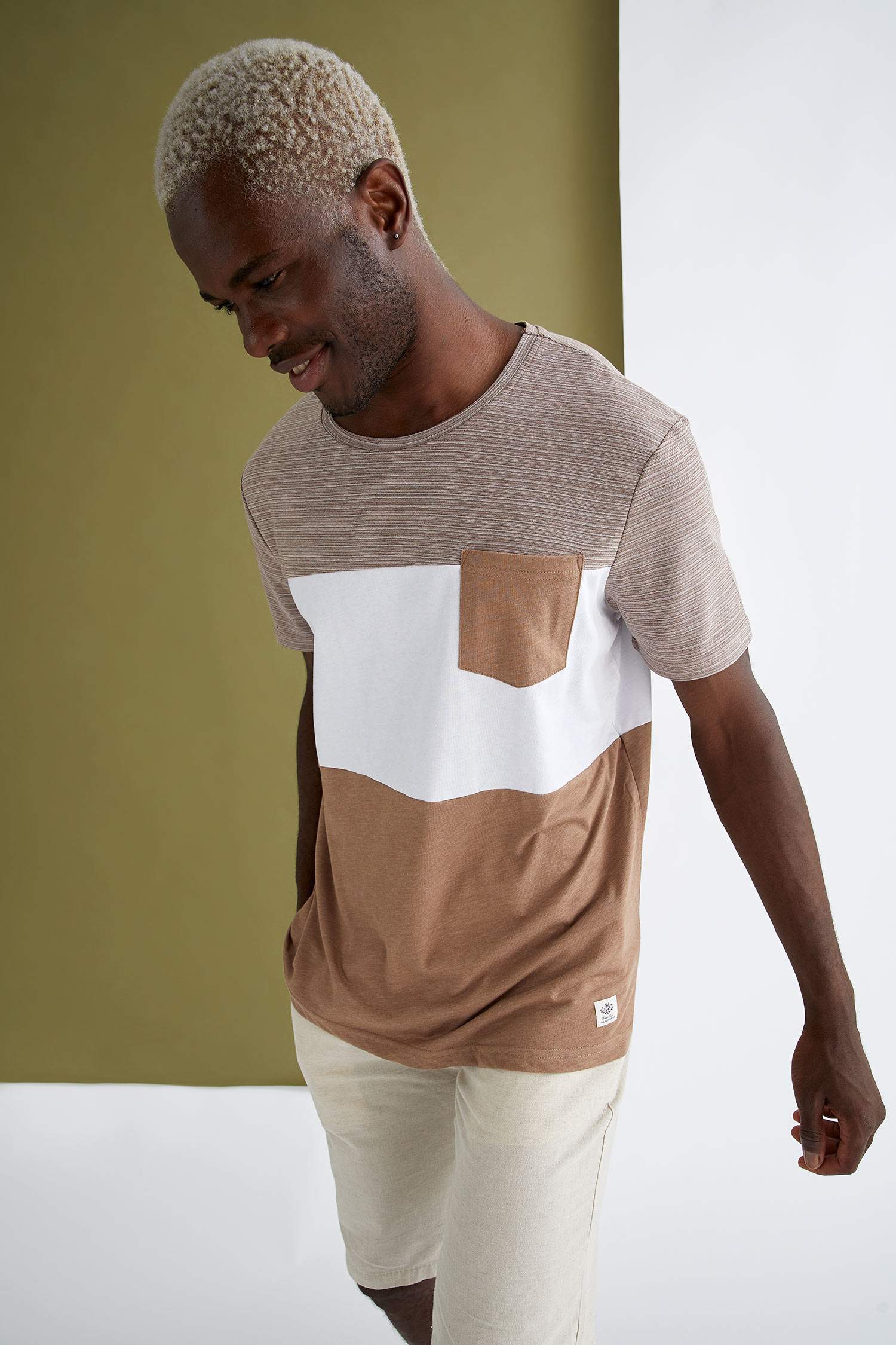 Beige Man Slim Fit Pocket TShirt 1810441 DeFacto