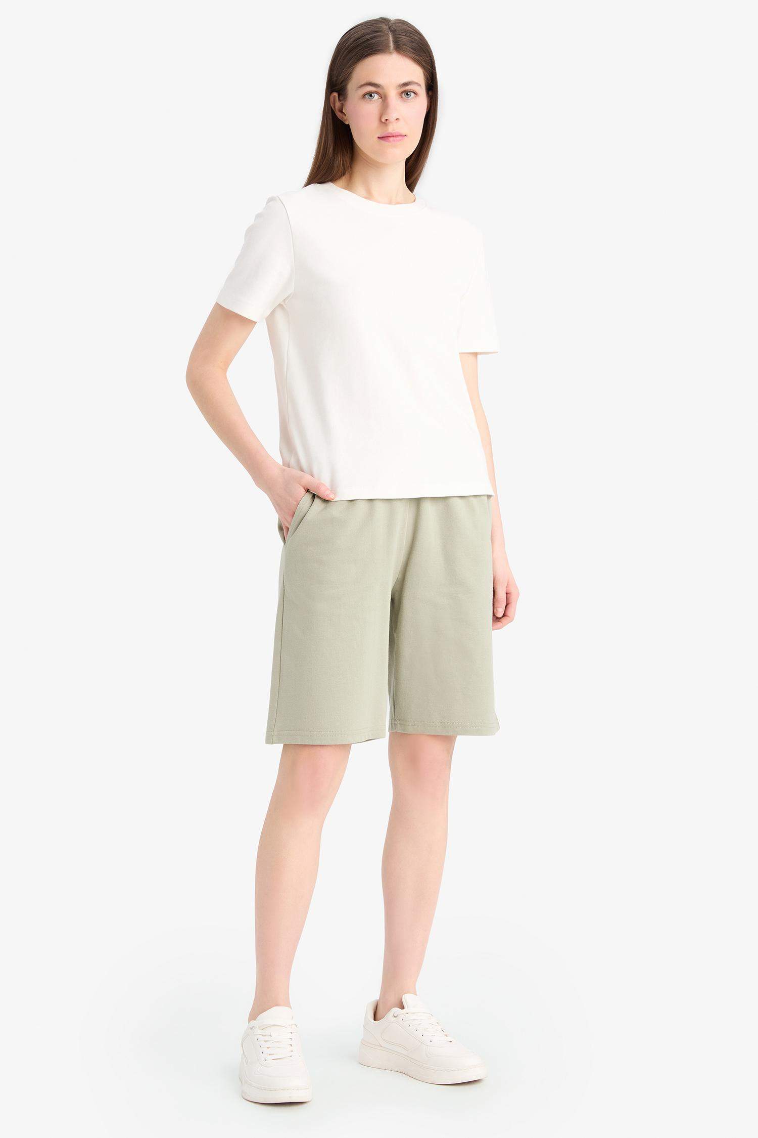 Regular Fit Normal Bel Düz Paça Bermuda Şort