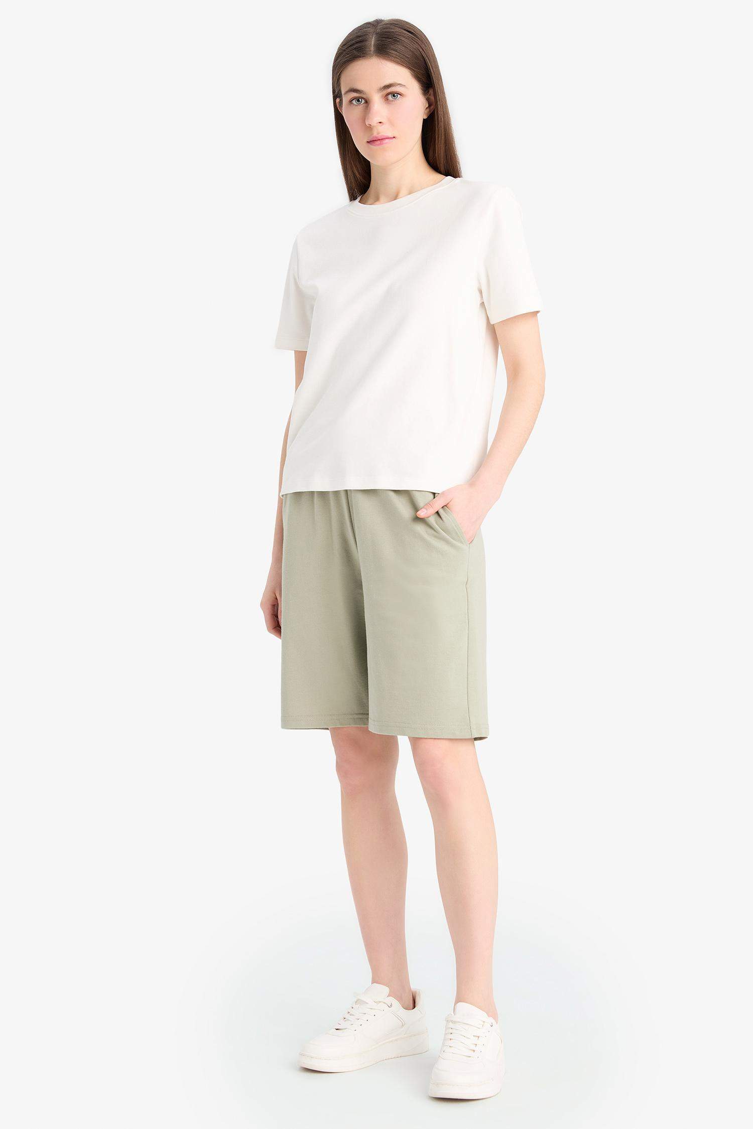 Regular Fit Normal Bel Düz Paça Bermuda Şort