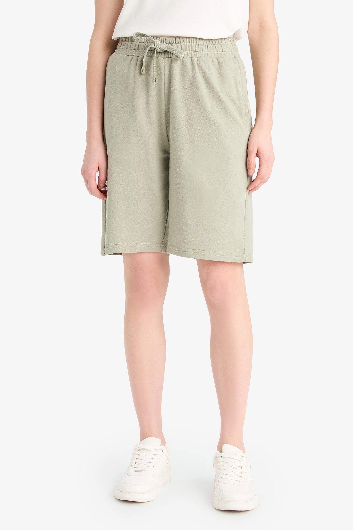 Regular Fit Normal Bel Düz Paça Bermuda Şort