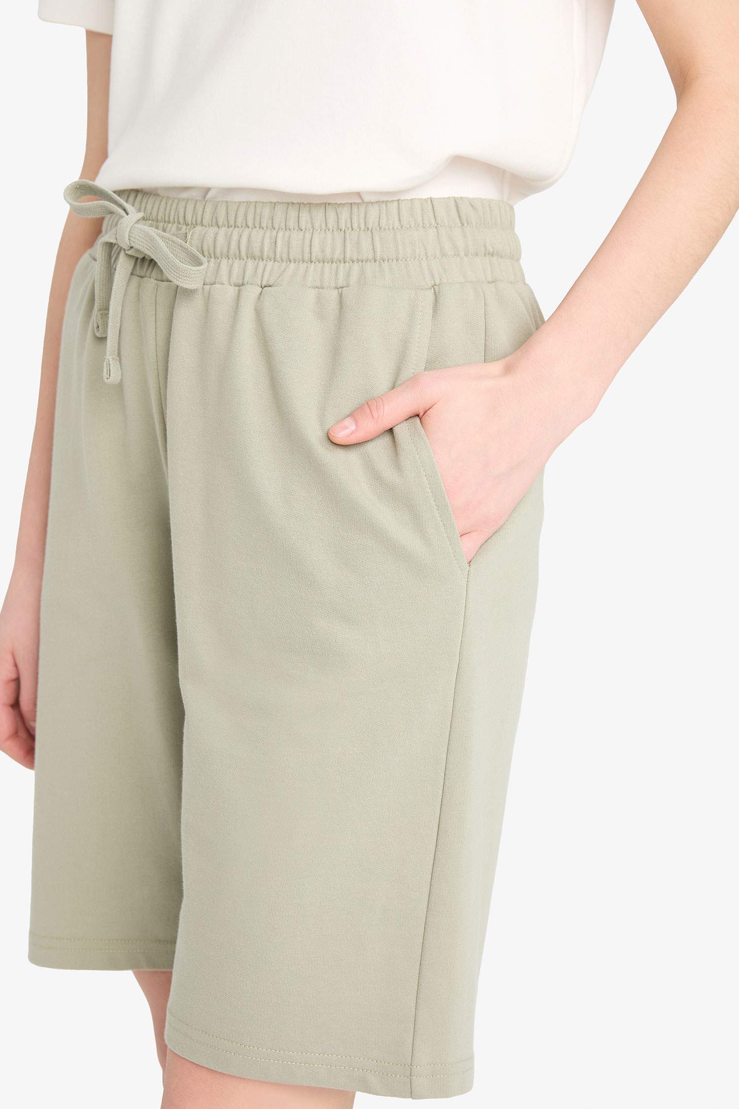 Regular Fit Normal Bel Düz Paça Bermuda Şort