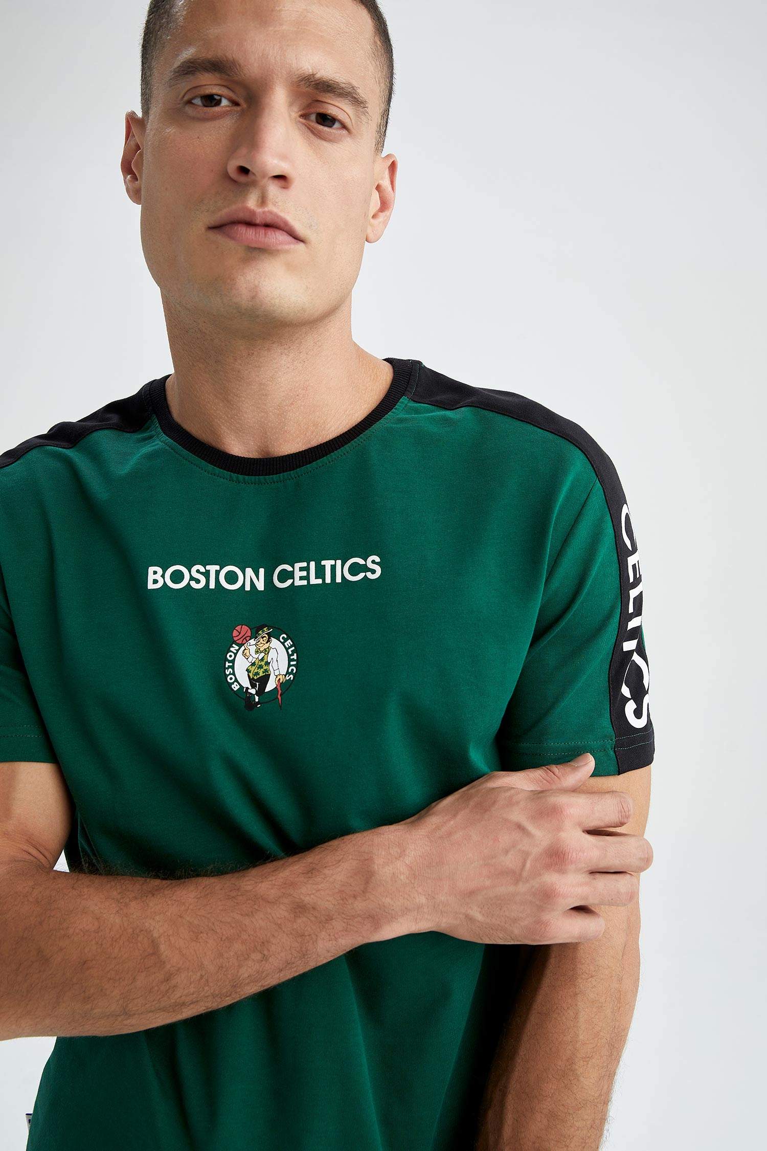 Defacto Fit NBA Boston Celtics Regular Fit Tişört. 1