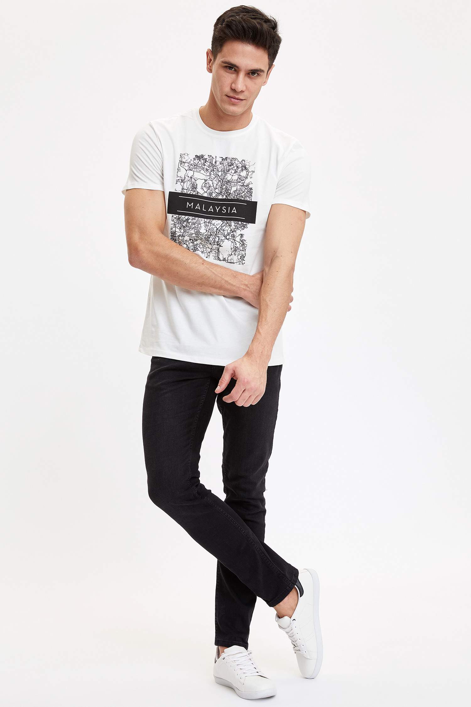 Defacto Baskılı Slim Fit T-shirt. 2