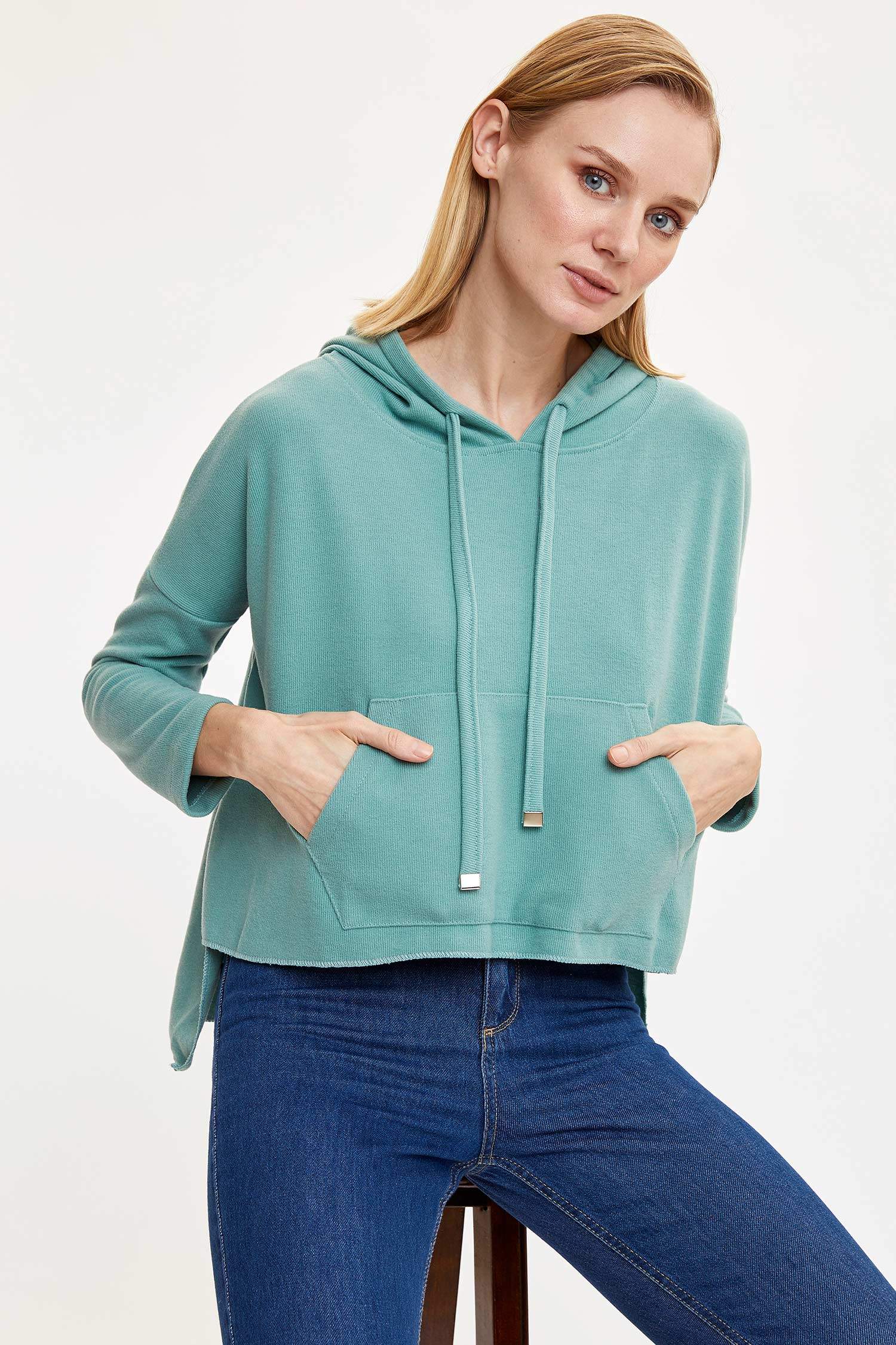 Defacto Kapüşonlu Sweatshirt. 1