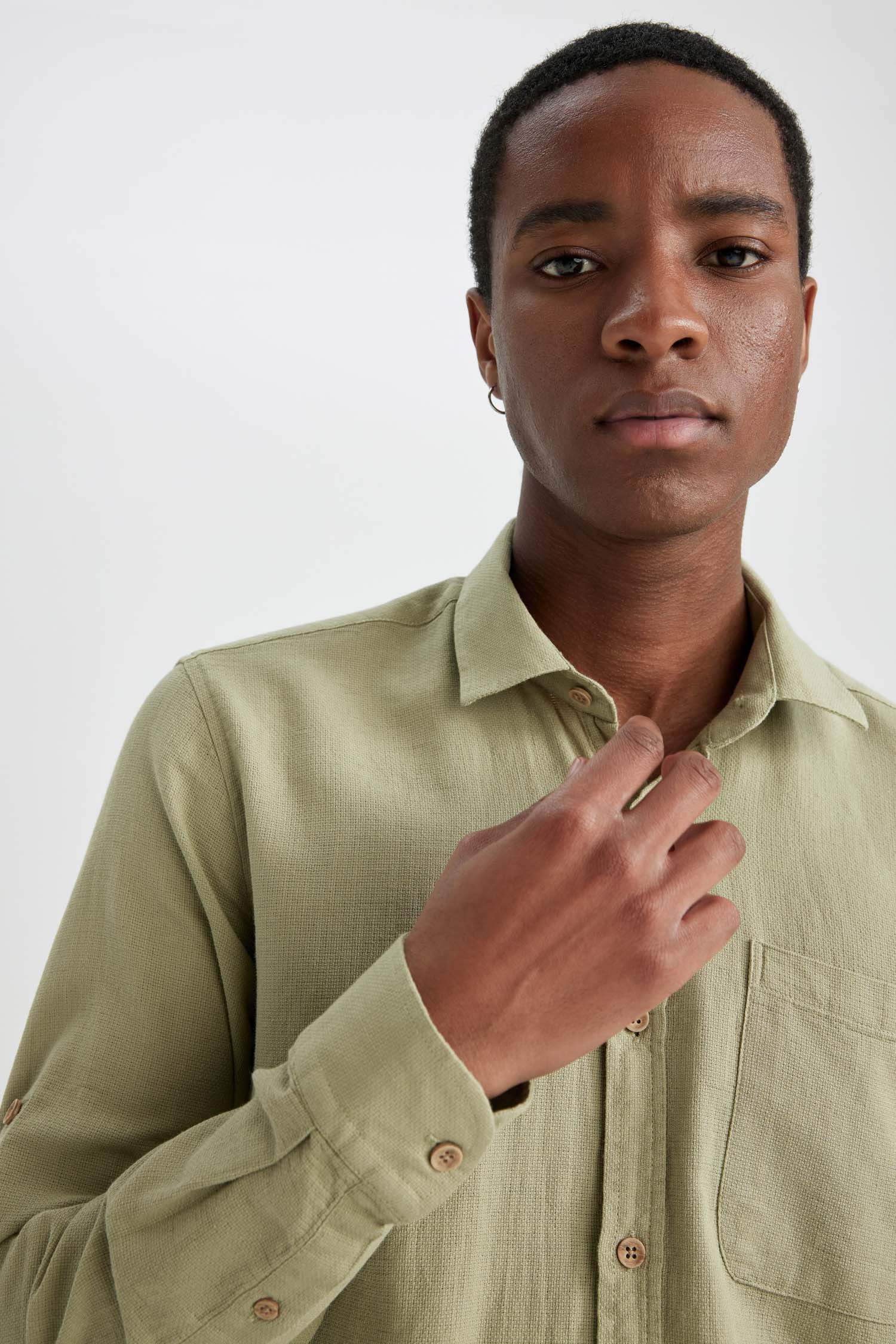 Рубашка приталенного кроя с длинным рукавом