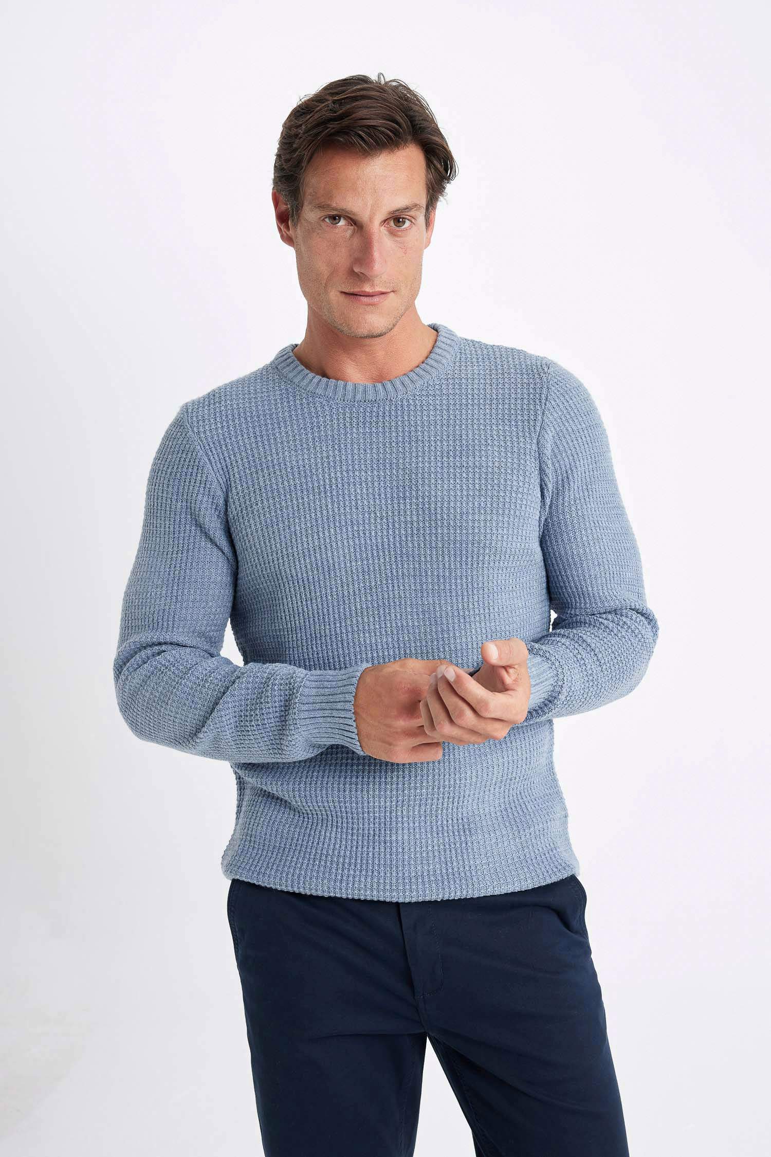 Standard Fit Crew Neck Basic Knitted Pullover