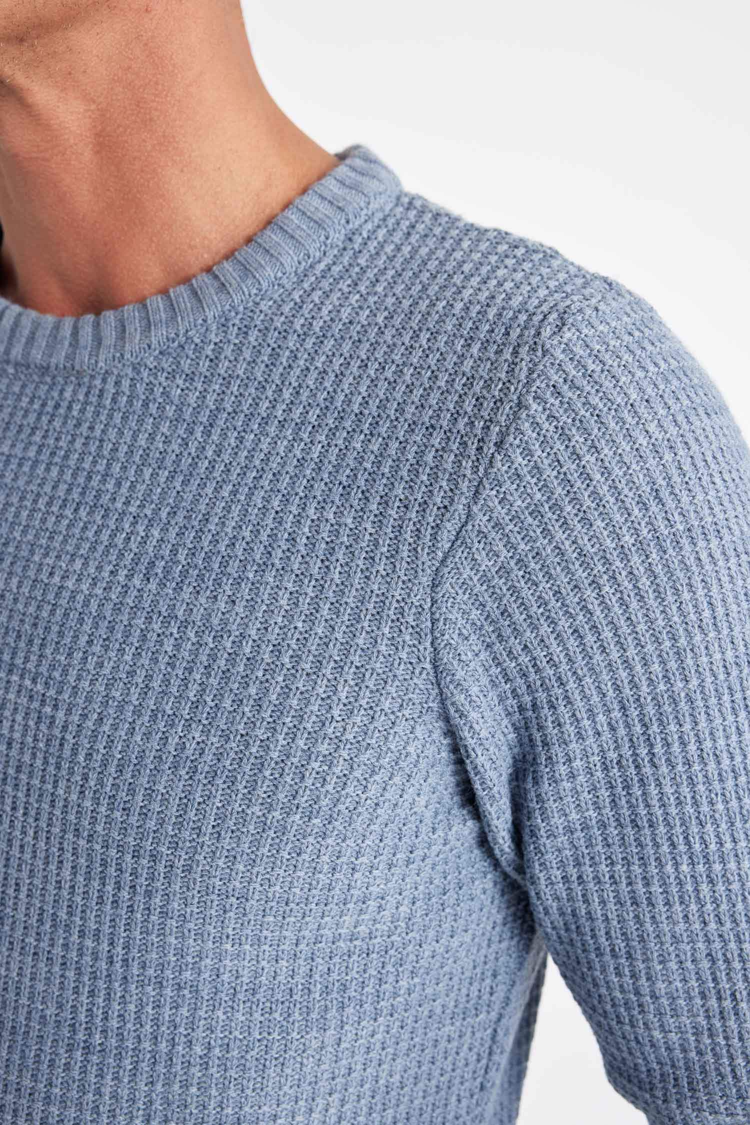 Standard Fit Crew Neck Basic Knitted Pullover