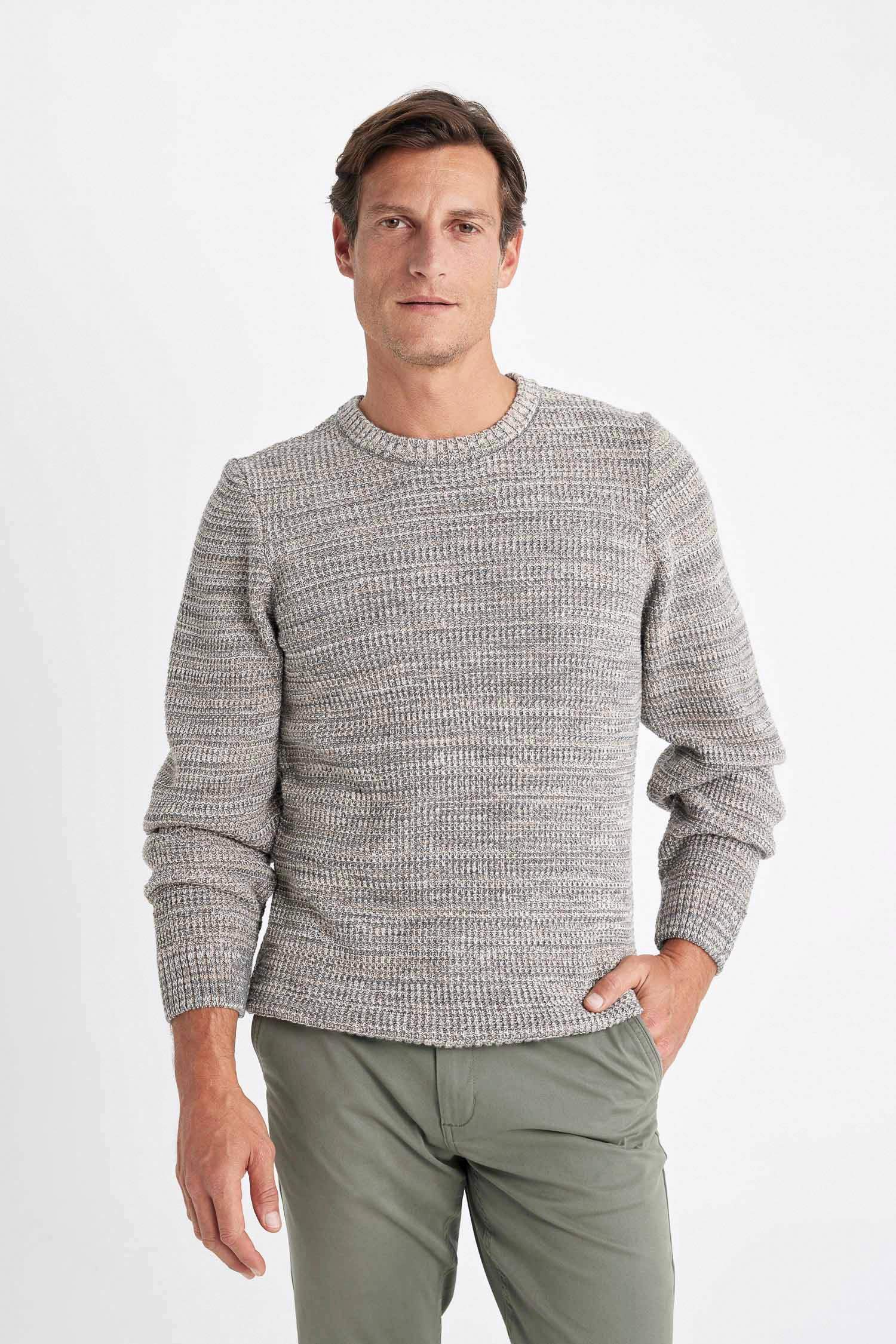 Standard Fit Crew Neck Basic Knitted Pullover