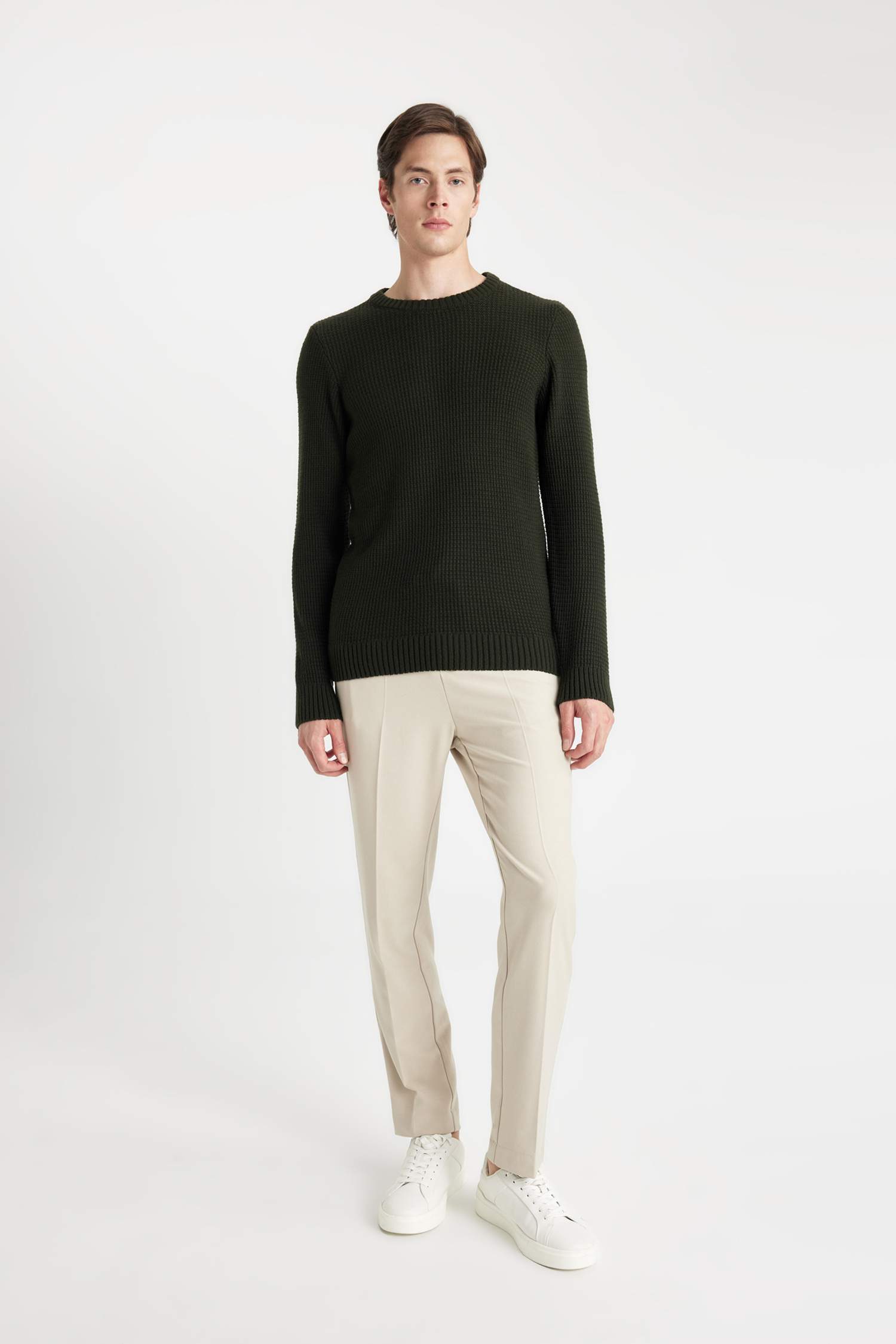 بلوفر تريكو قصة عادية برقبة مستديرة أخضر غامق