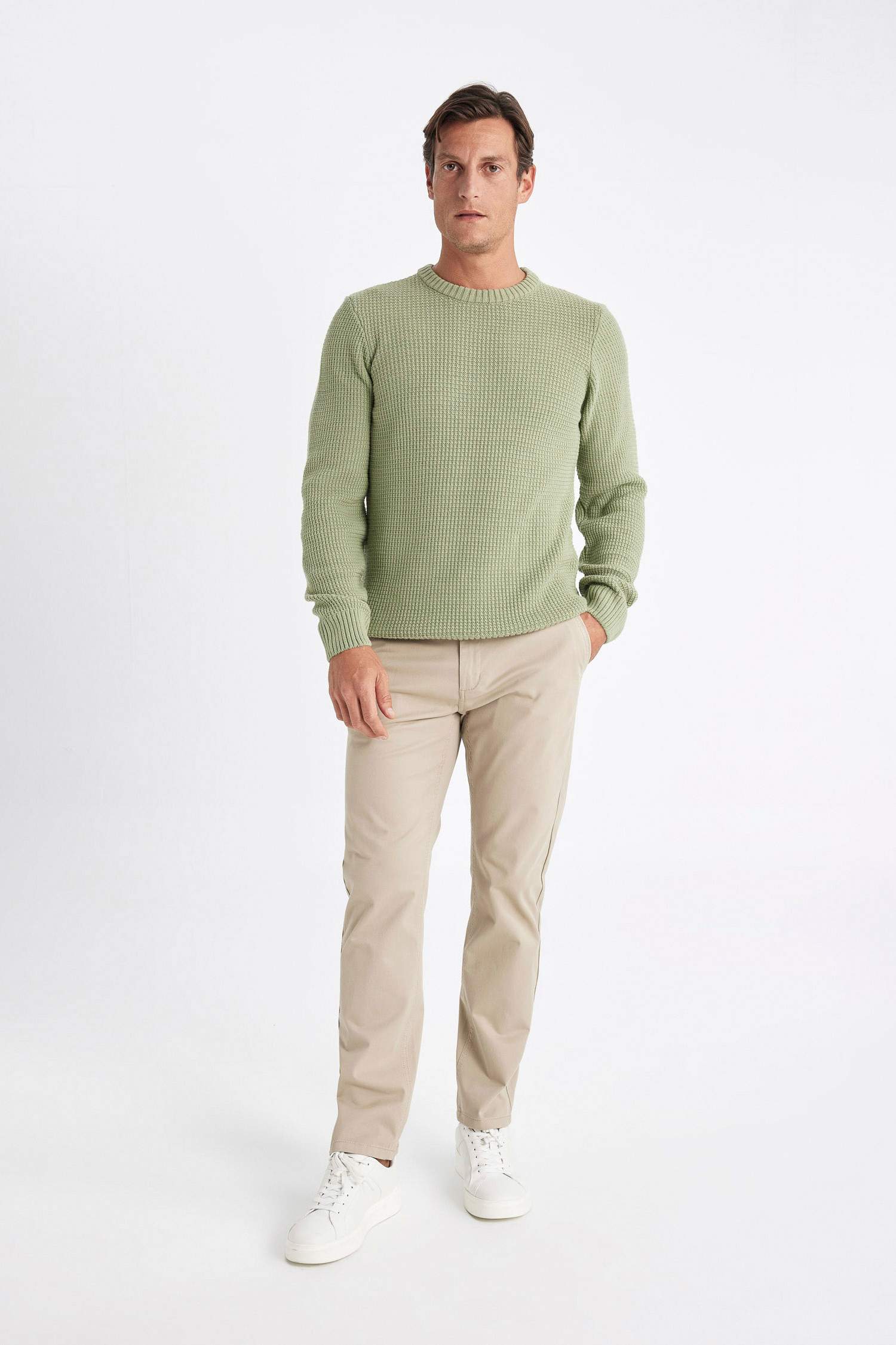 Standard Fit Crew Neck Knitwear Pullover
