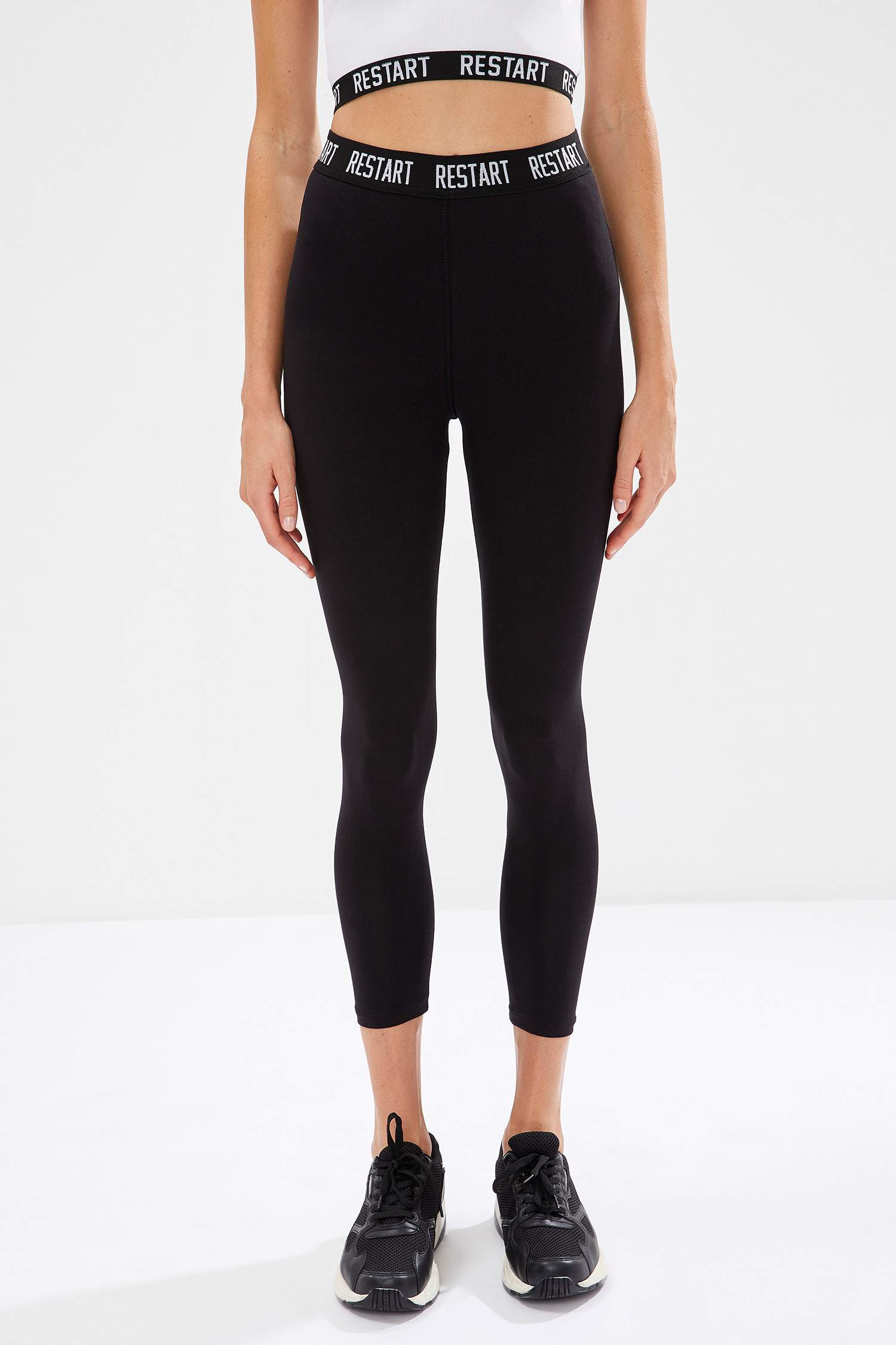 Black WOMAN Slim Fit Sports Leggings 1224658 | DeFacto