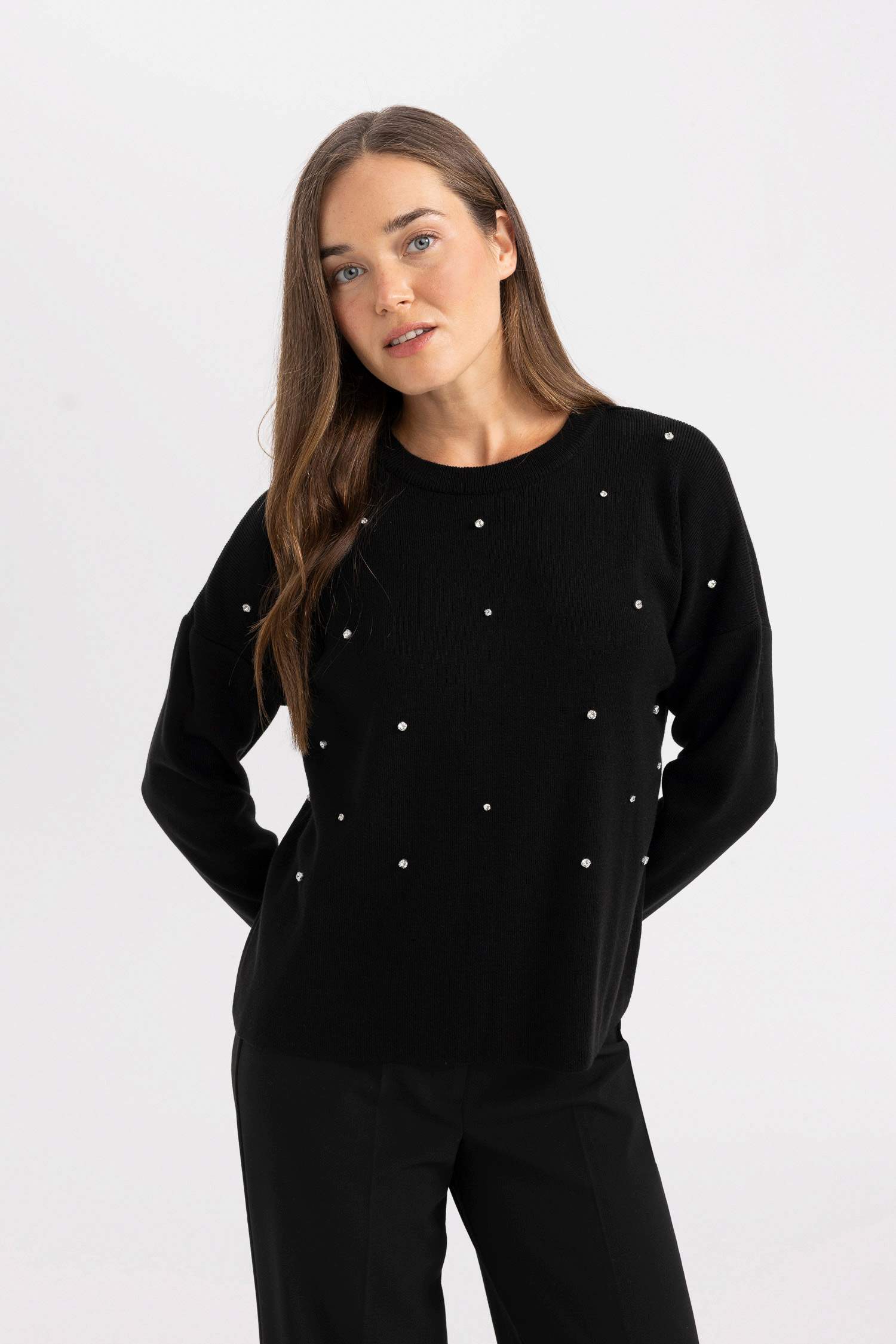 Regular Fit Bisiklet Yaka Taşlı Siyah Triko Kazak