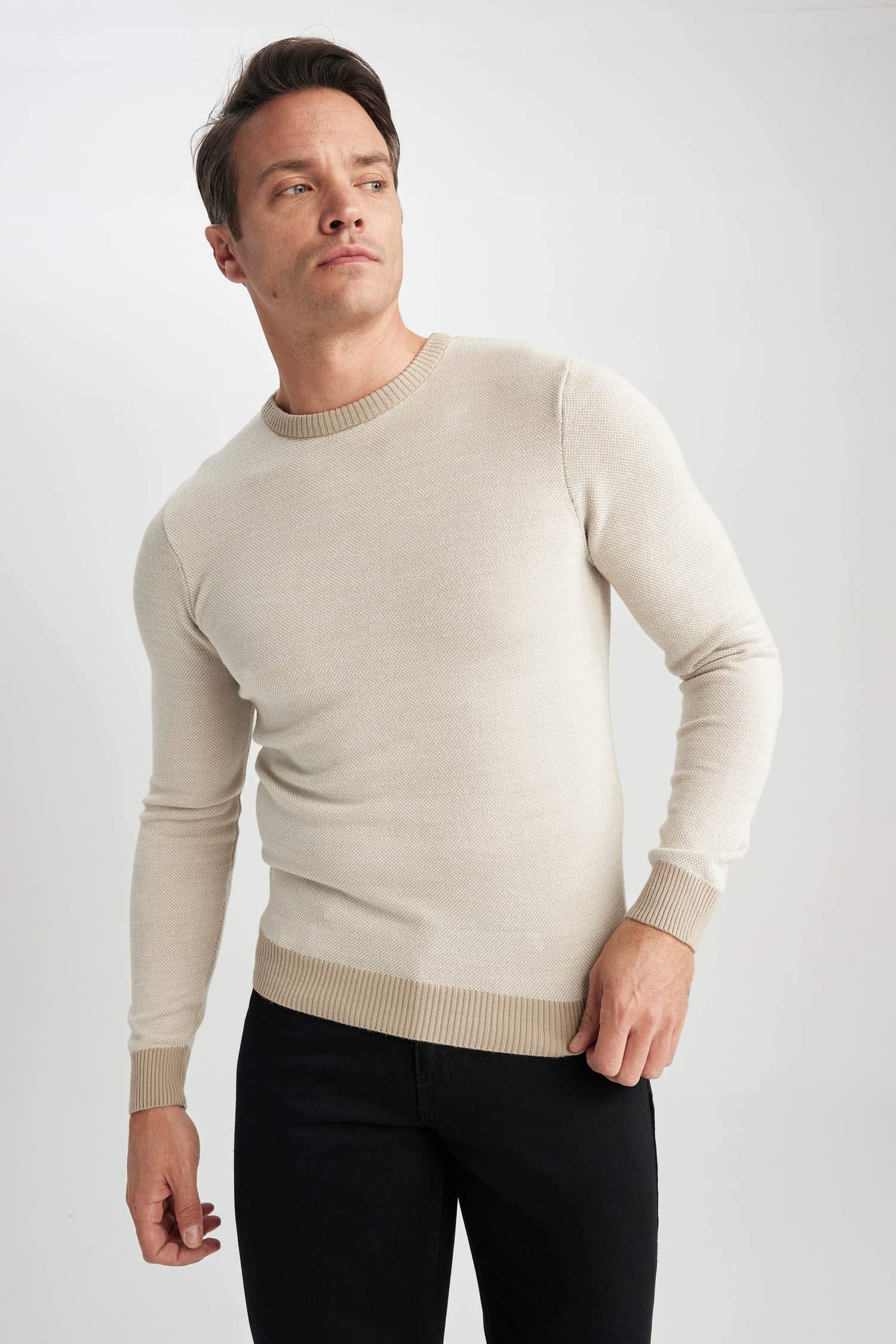 Standard Fit Crew Neck Knitted Pullover