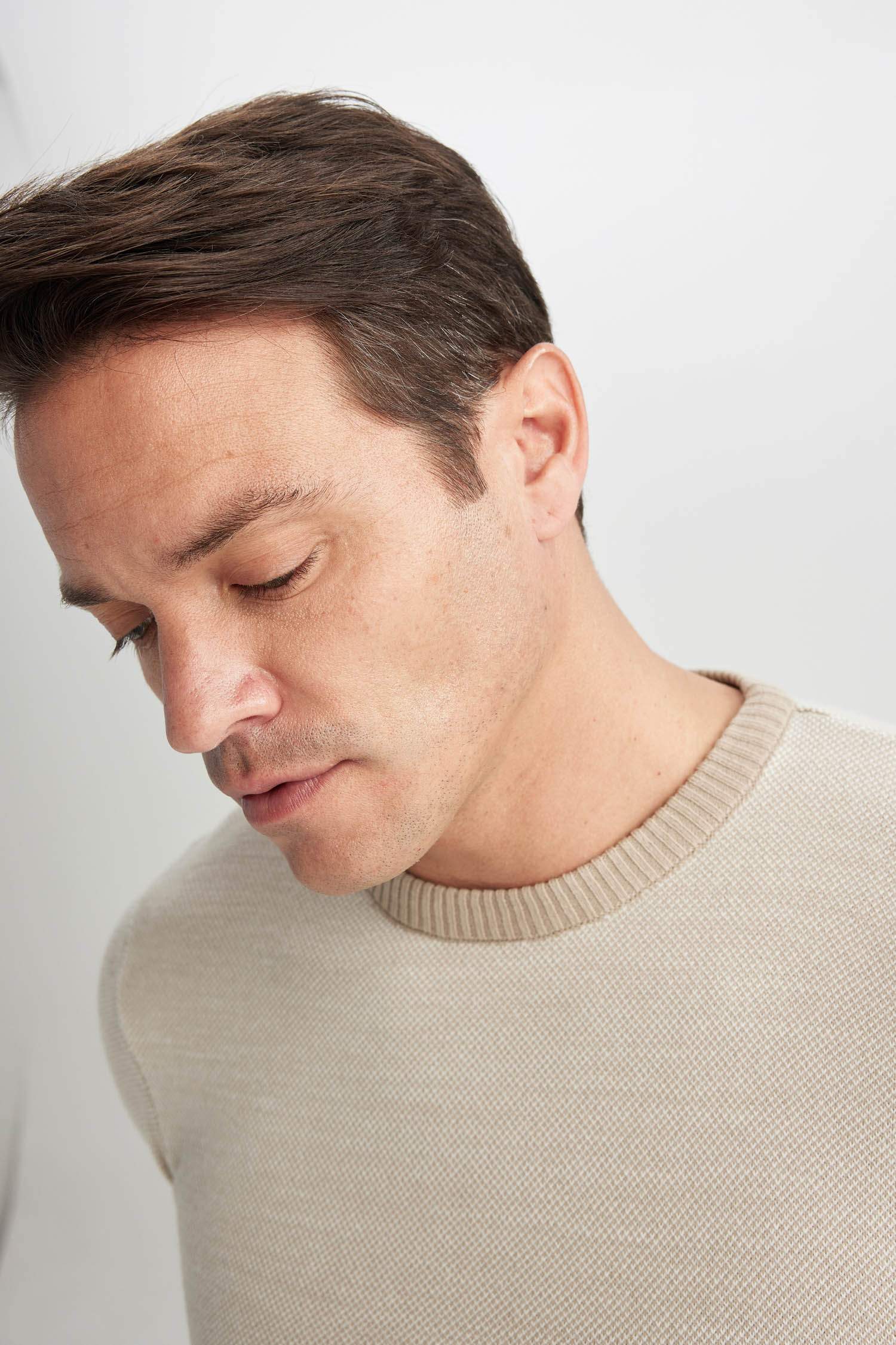 Standard Fit Crew Neck Knitted Pullover