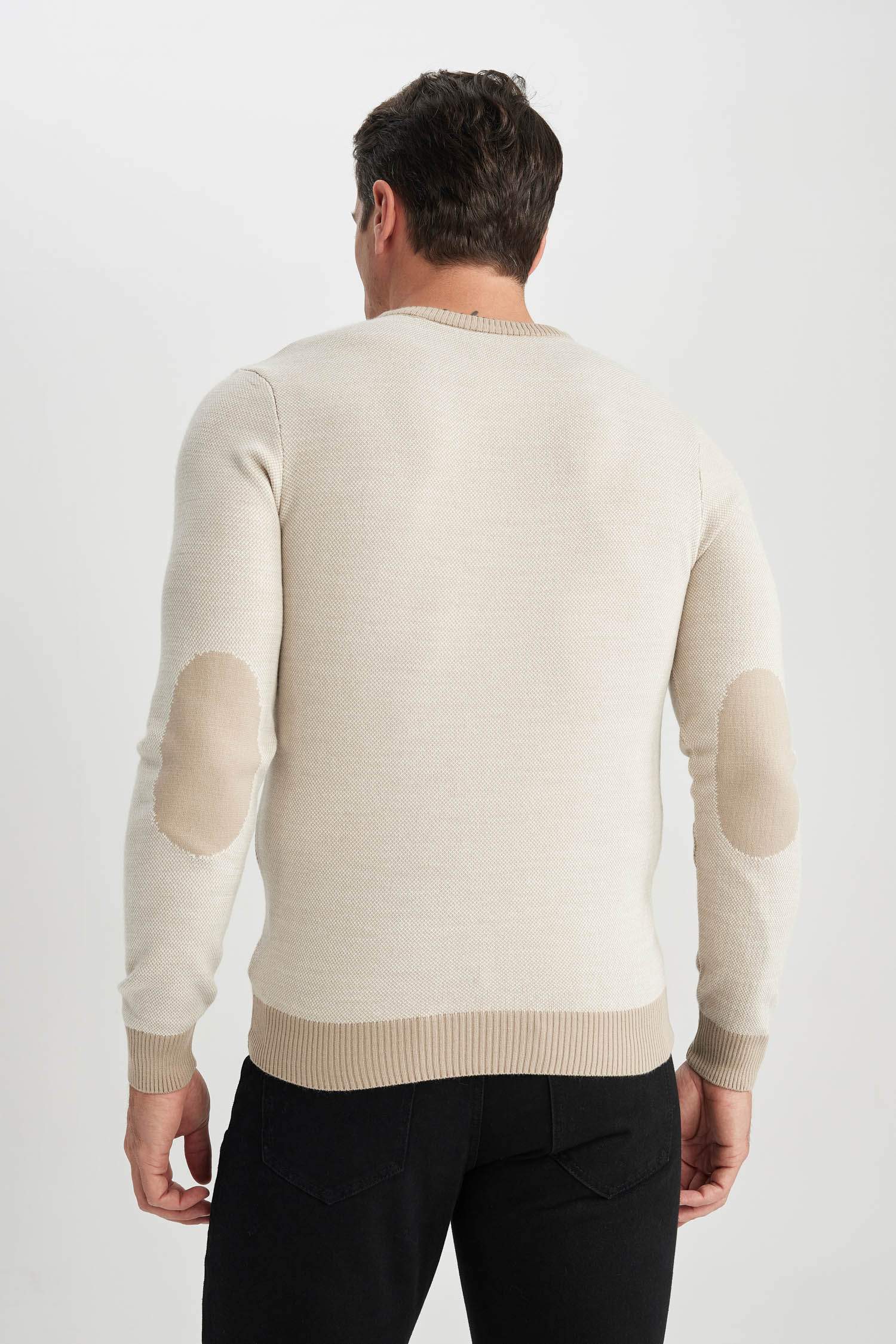 Standard Fit Crew Neck Knitted Pullover