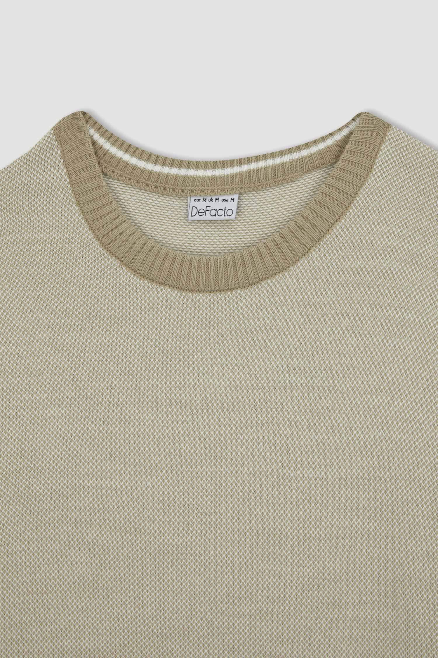 Standard Fit Crew Neck Knitted Pullover