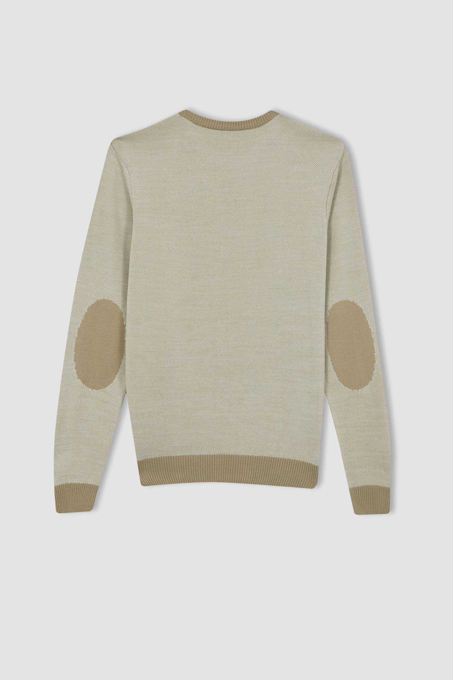 Standard Fit Crew Neck Knitted Pullover