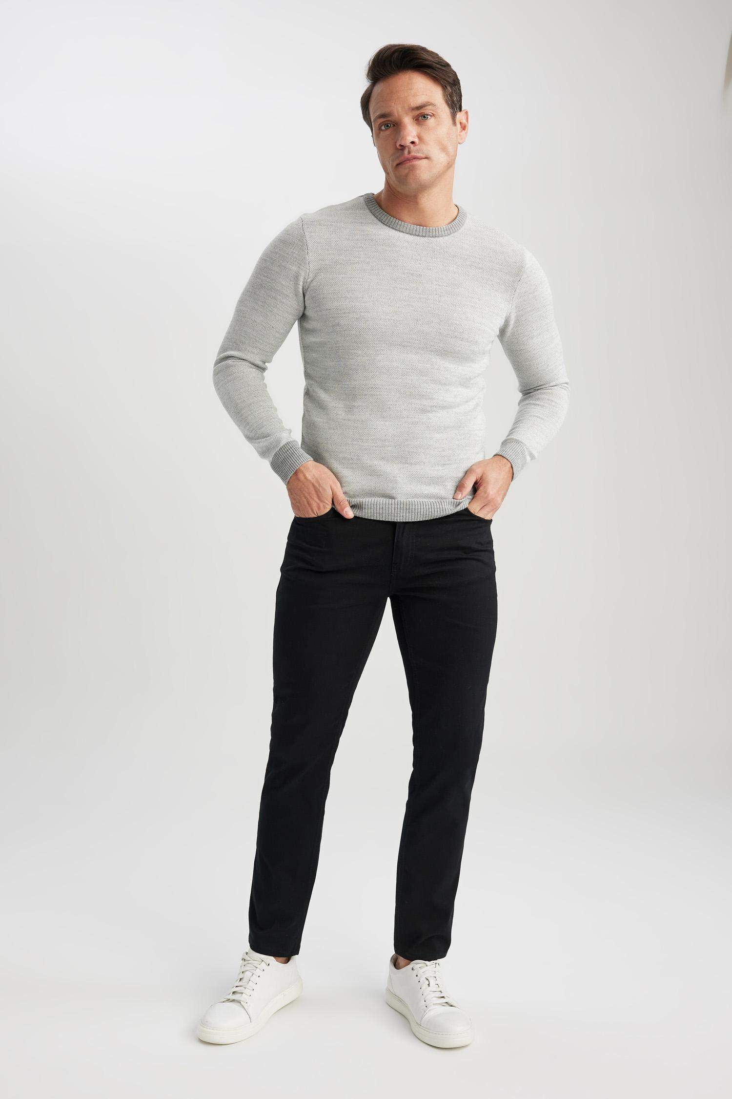 بلوفر تريكو قصة عادية برقبة مستديرة