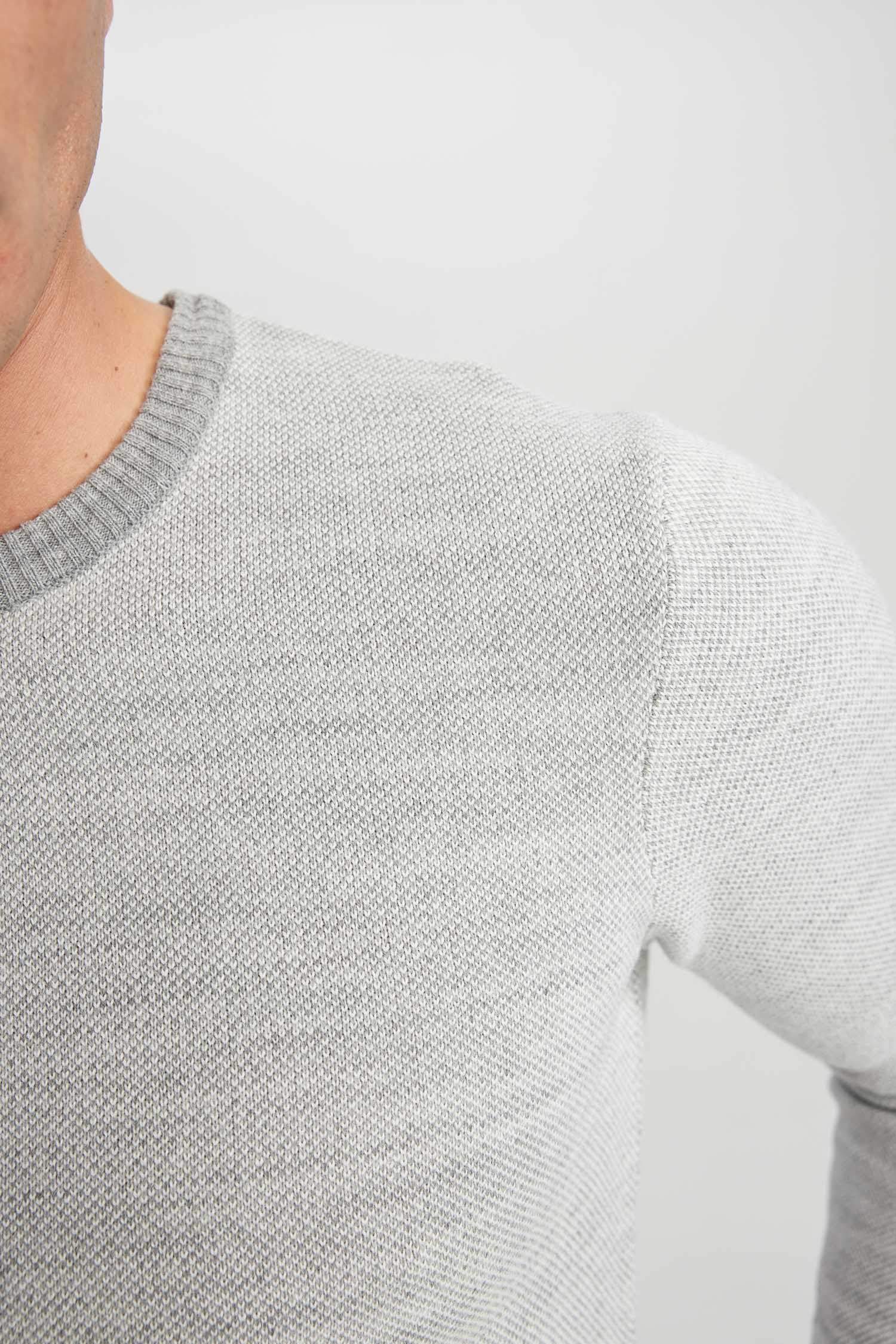 بلوفر تريكو قصة عادية برقبة مستديرة