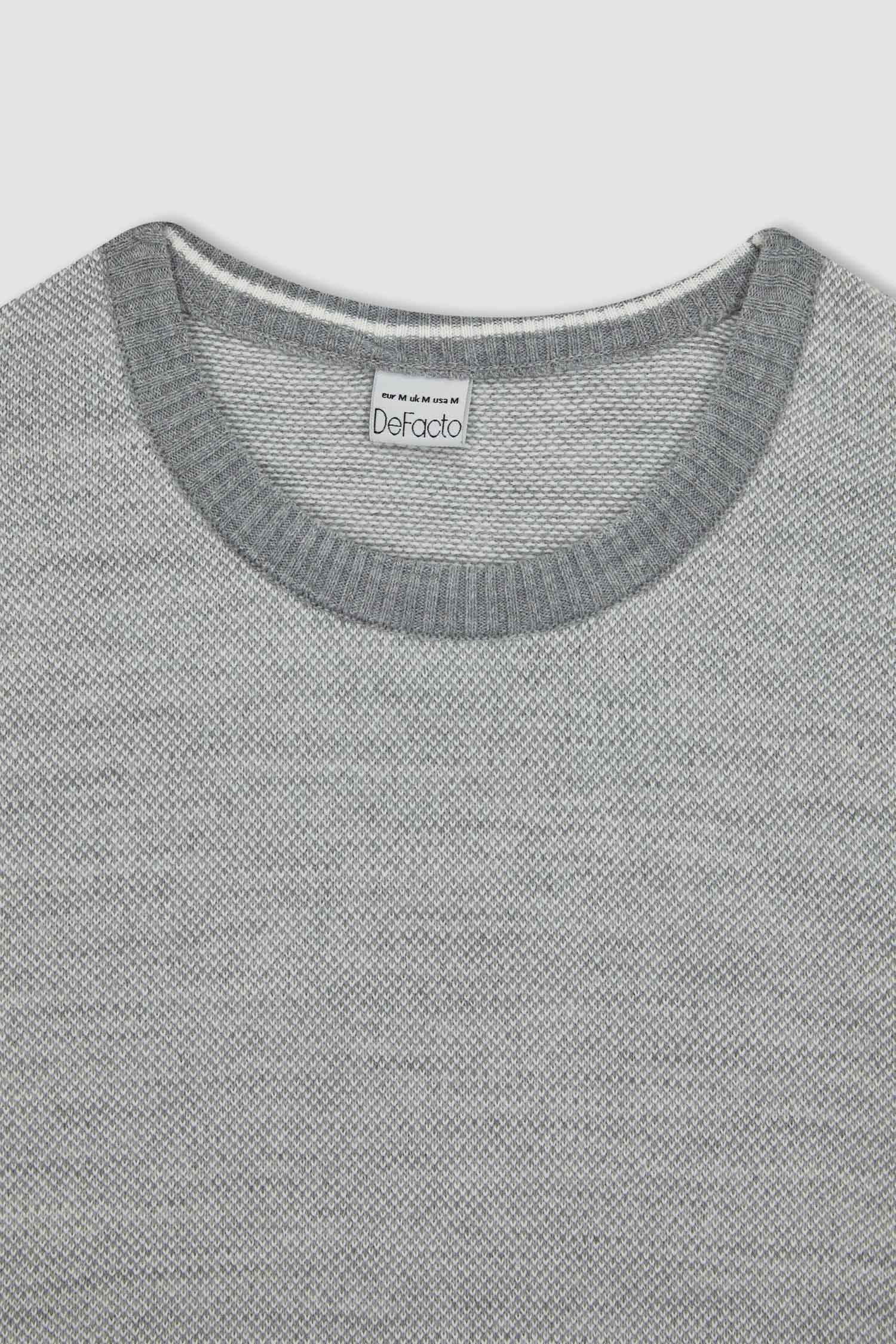 بلوفر تريكو قصة عادية برقبة مستديرة