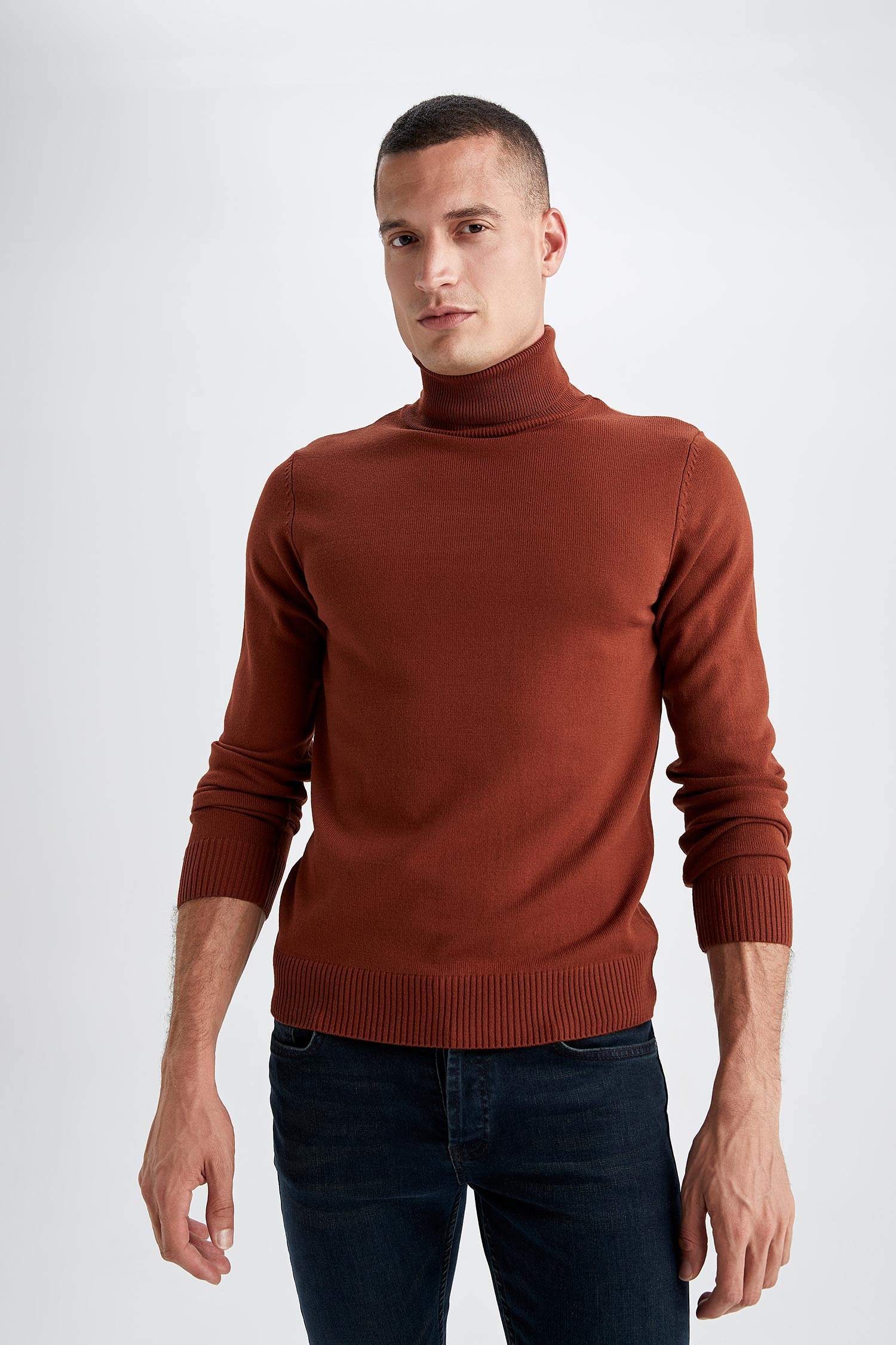 بلوز صوف بناتي سليم فيت بياقة مدورة