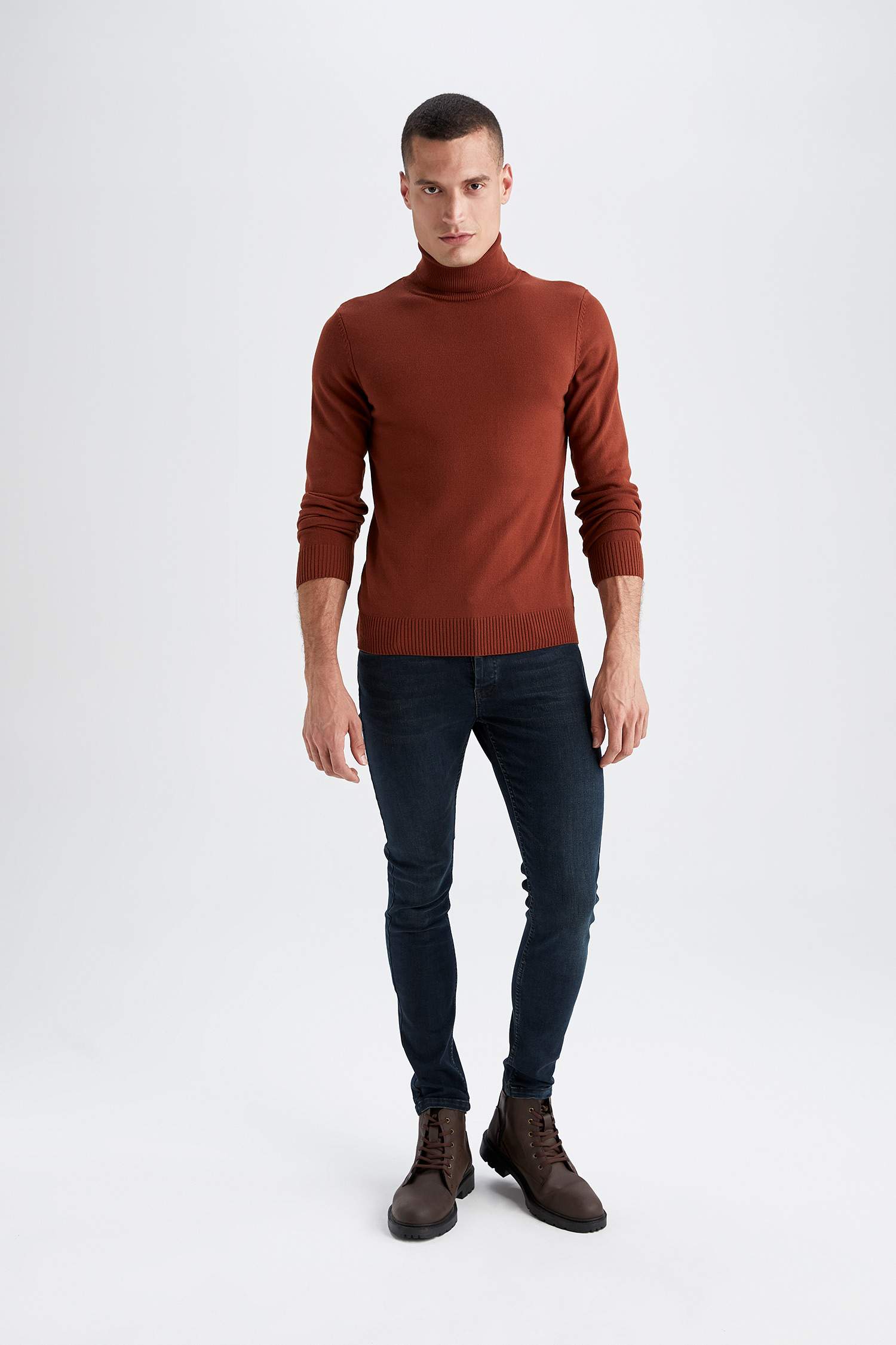 بلوز صوف بناتي سليم فيت بياقة مدورة