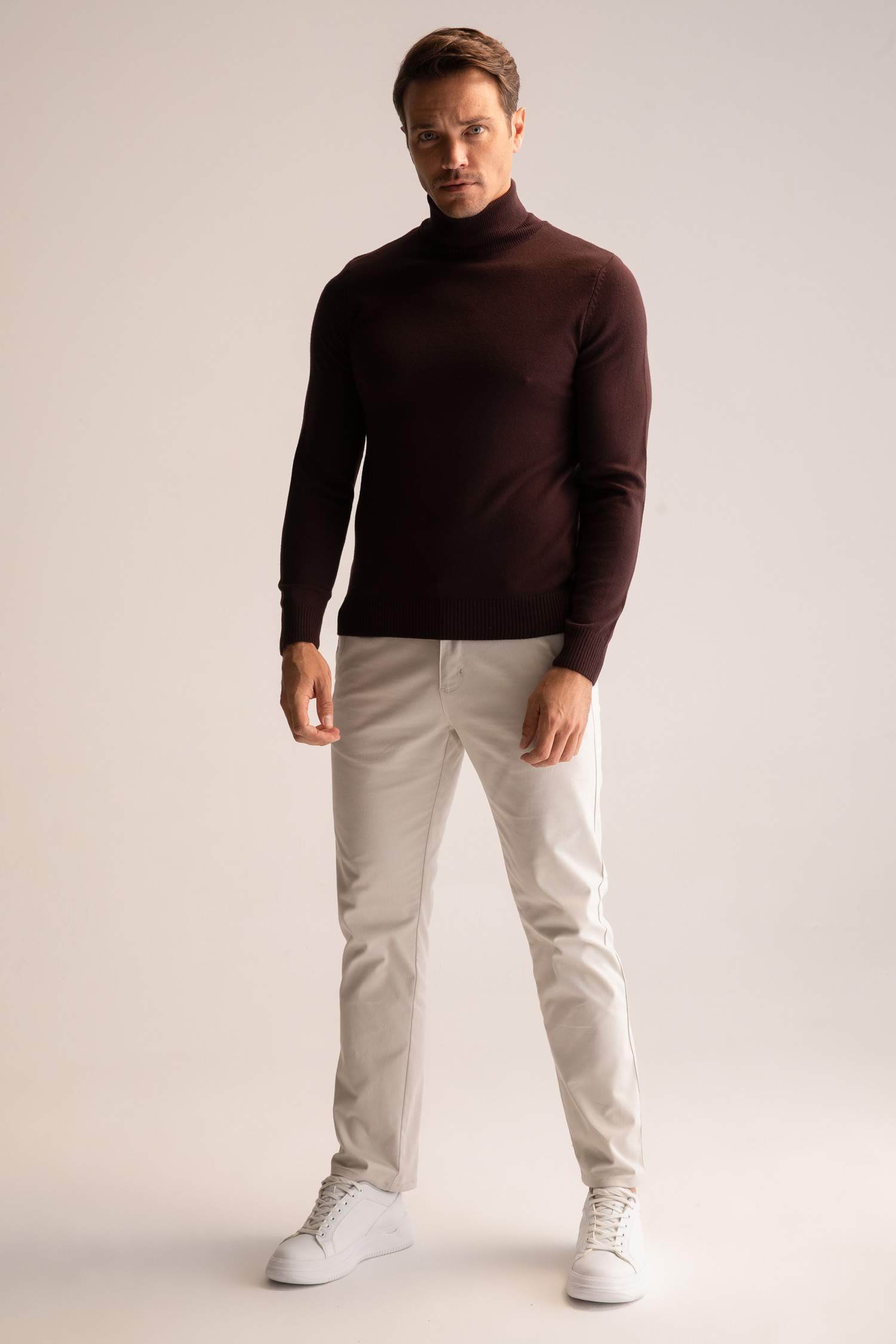 بلوز صوف سليم فيت بياقة مدورة