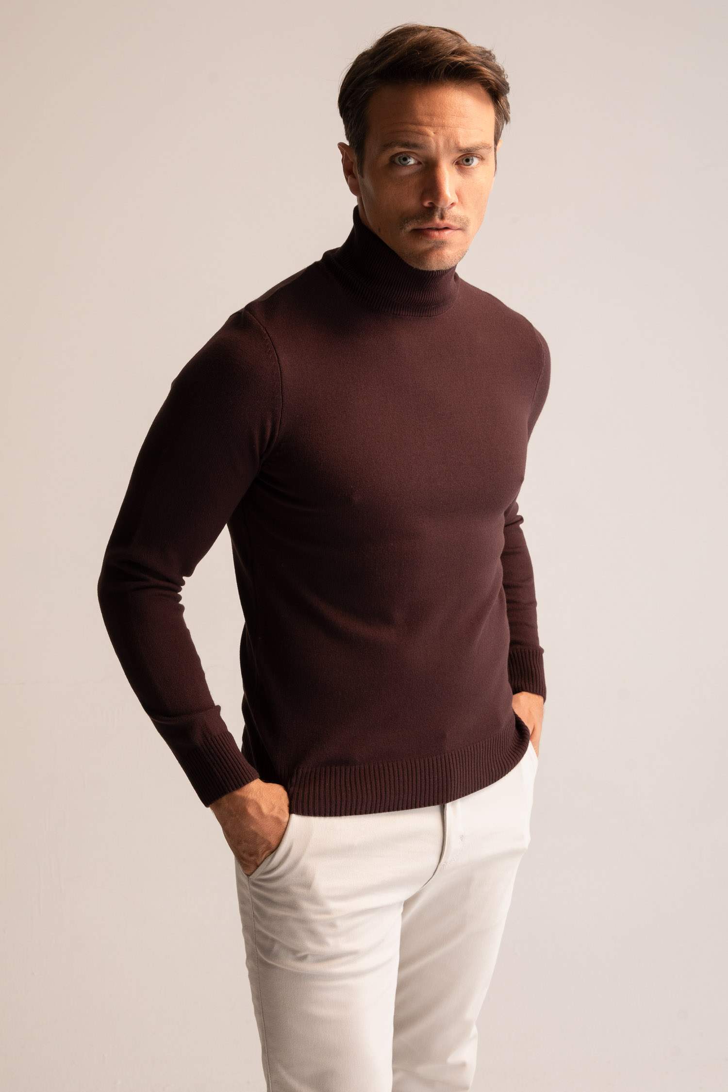 بلوز صوف سليم فيت بياقة مدورة