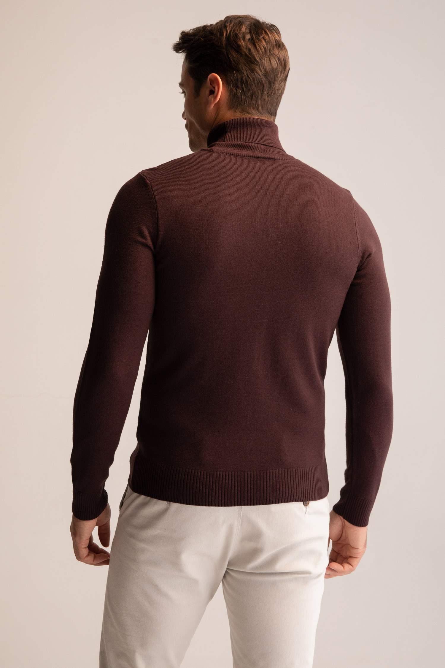 بلوز صوف سليم فيت بياقة مدورة