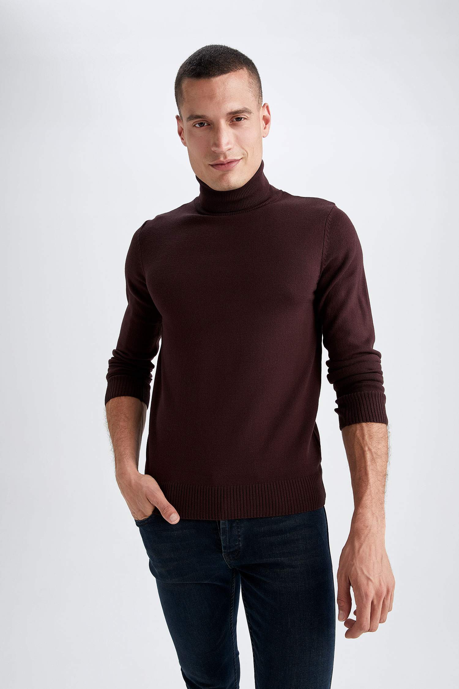 بلوز صوف سليم فيت بياقة مدورة