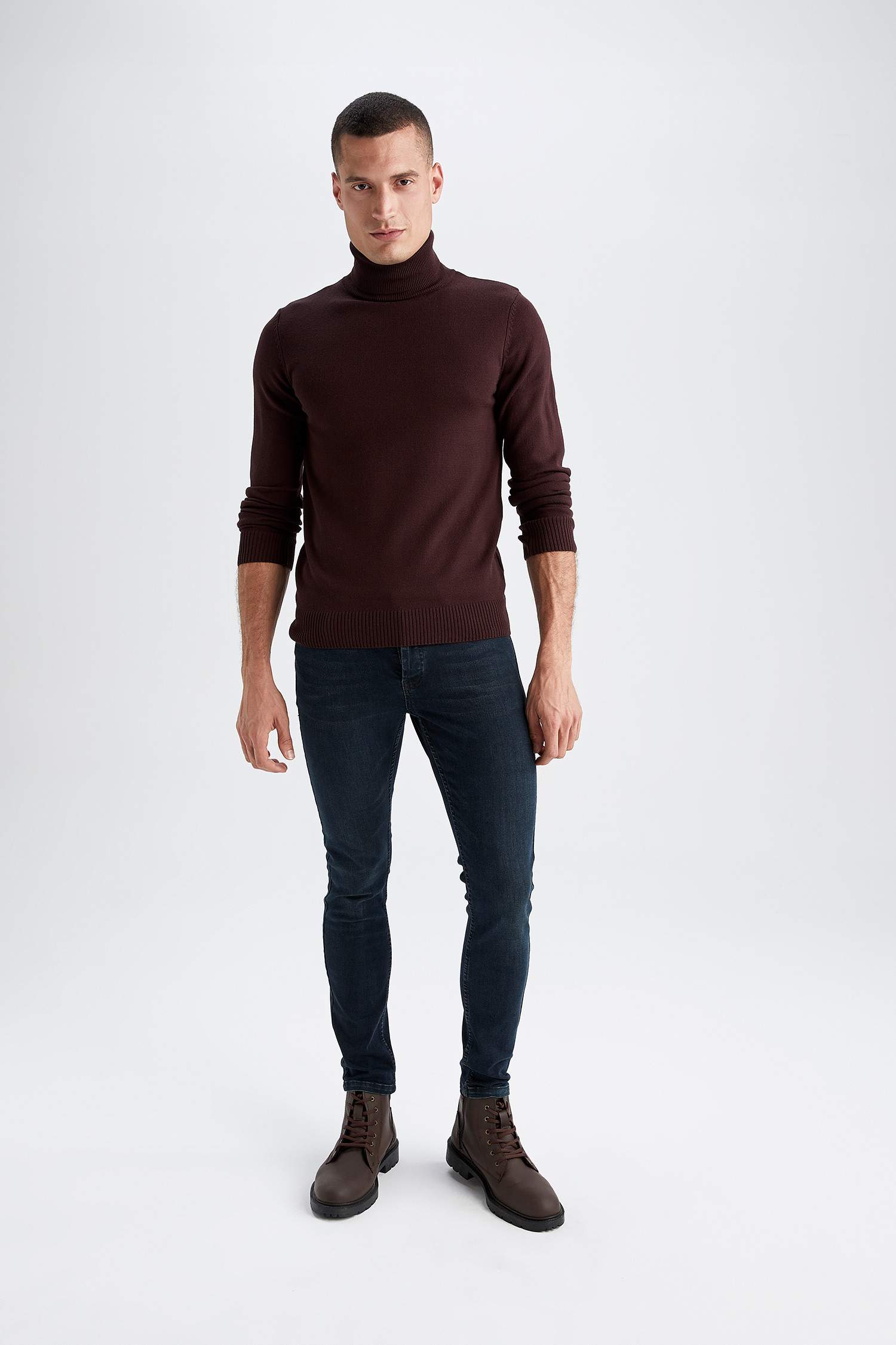 بلوز صوف سليم فيت بياقة مدورة