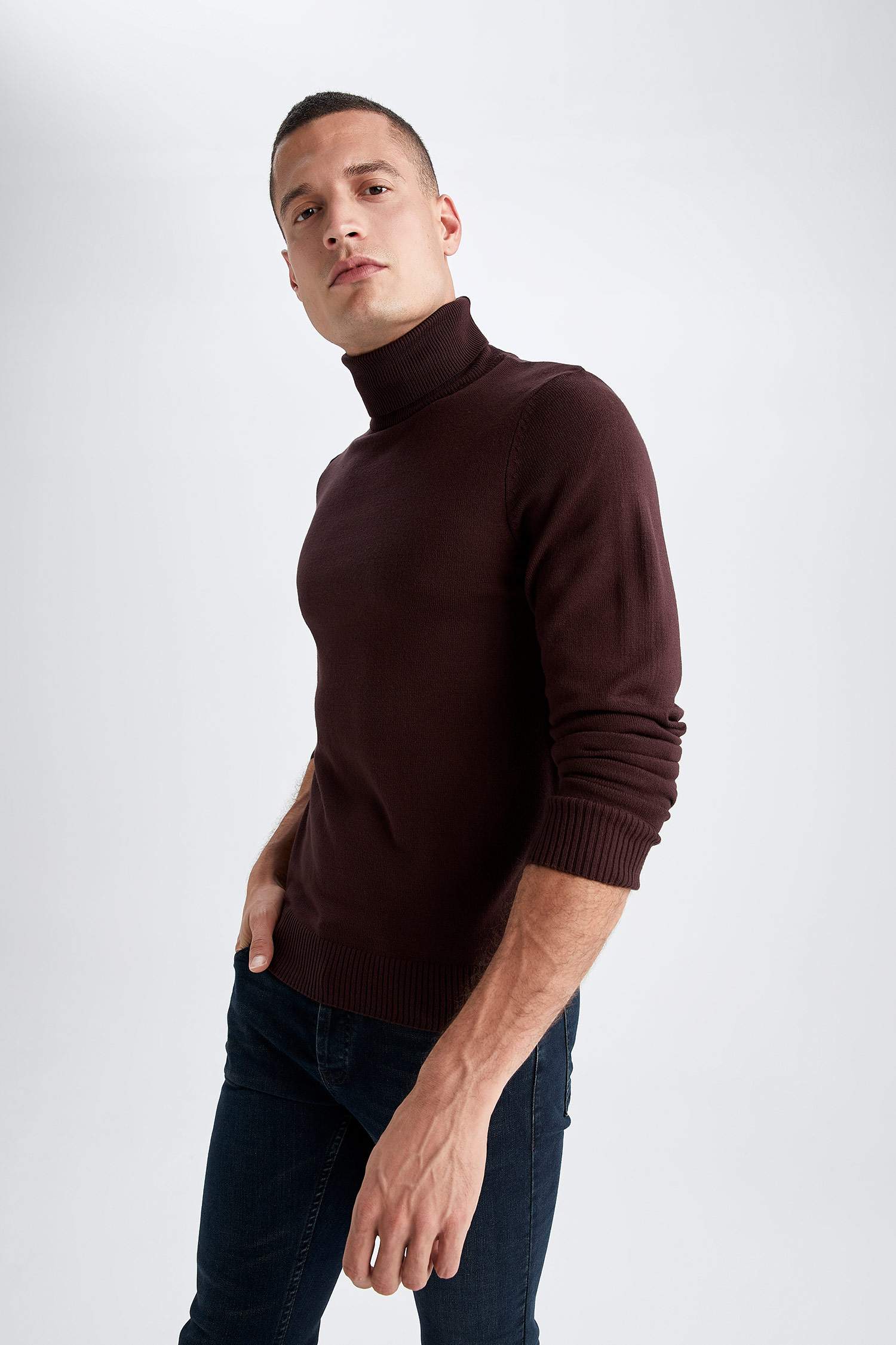 بلوز صوف سليم فيت بياقة مدورة