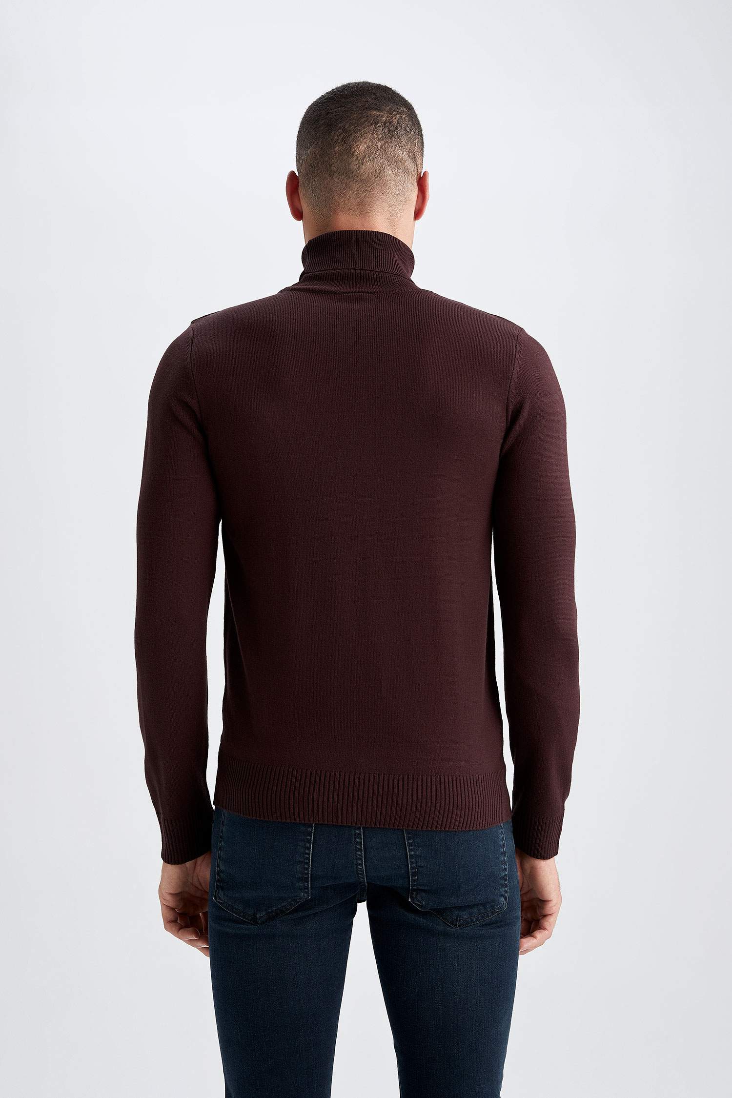 بلوز صوف سليم فيت بياقة مدورة