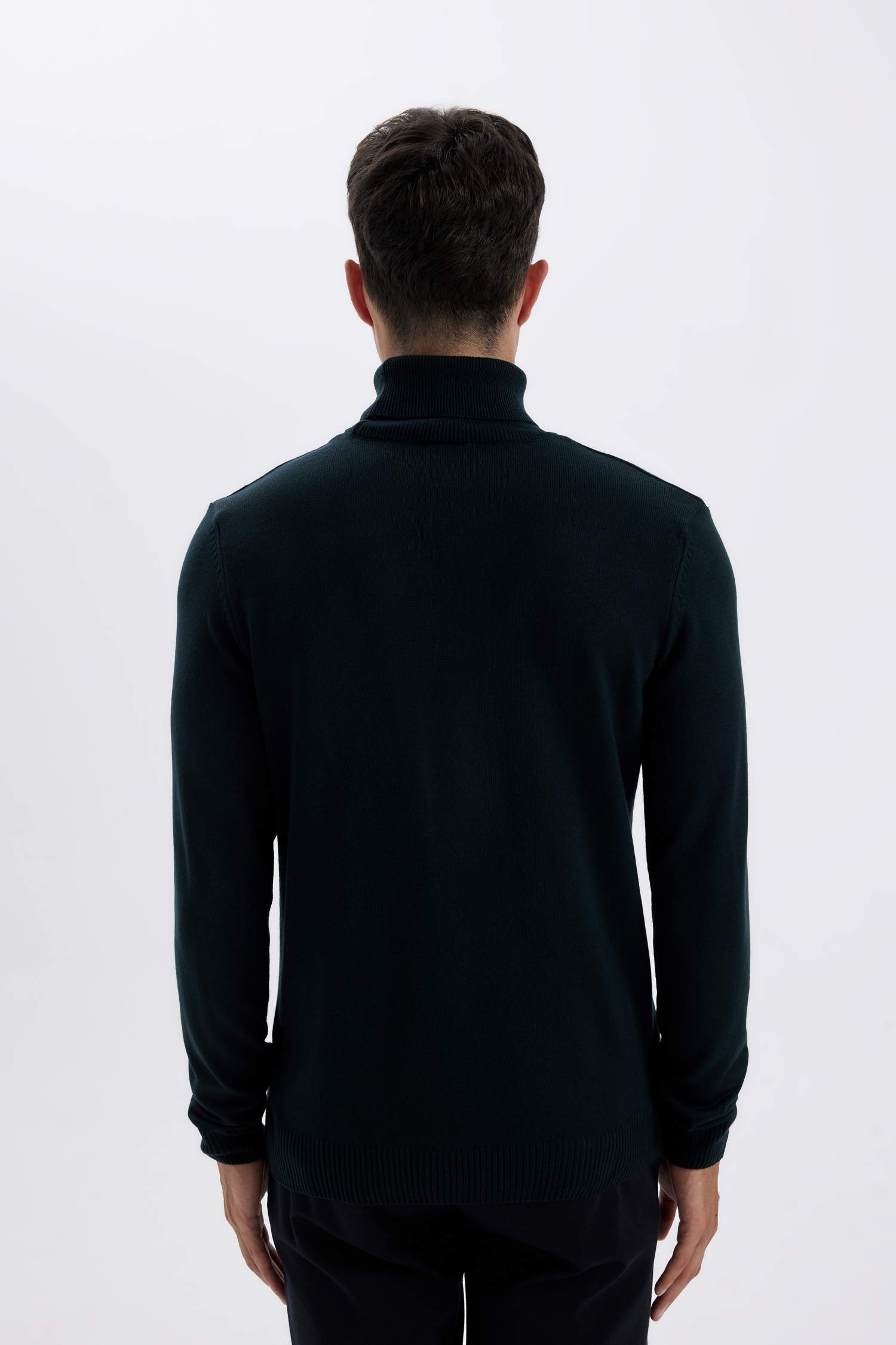 بلوفر تريكو سليم فيت هاي كول