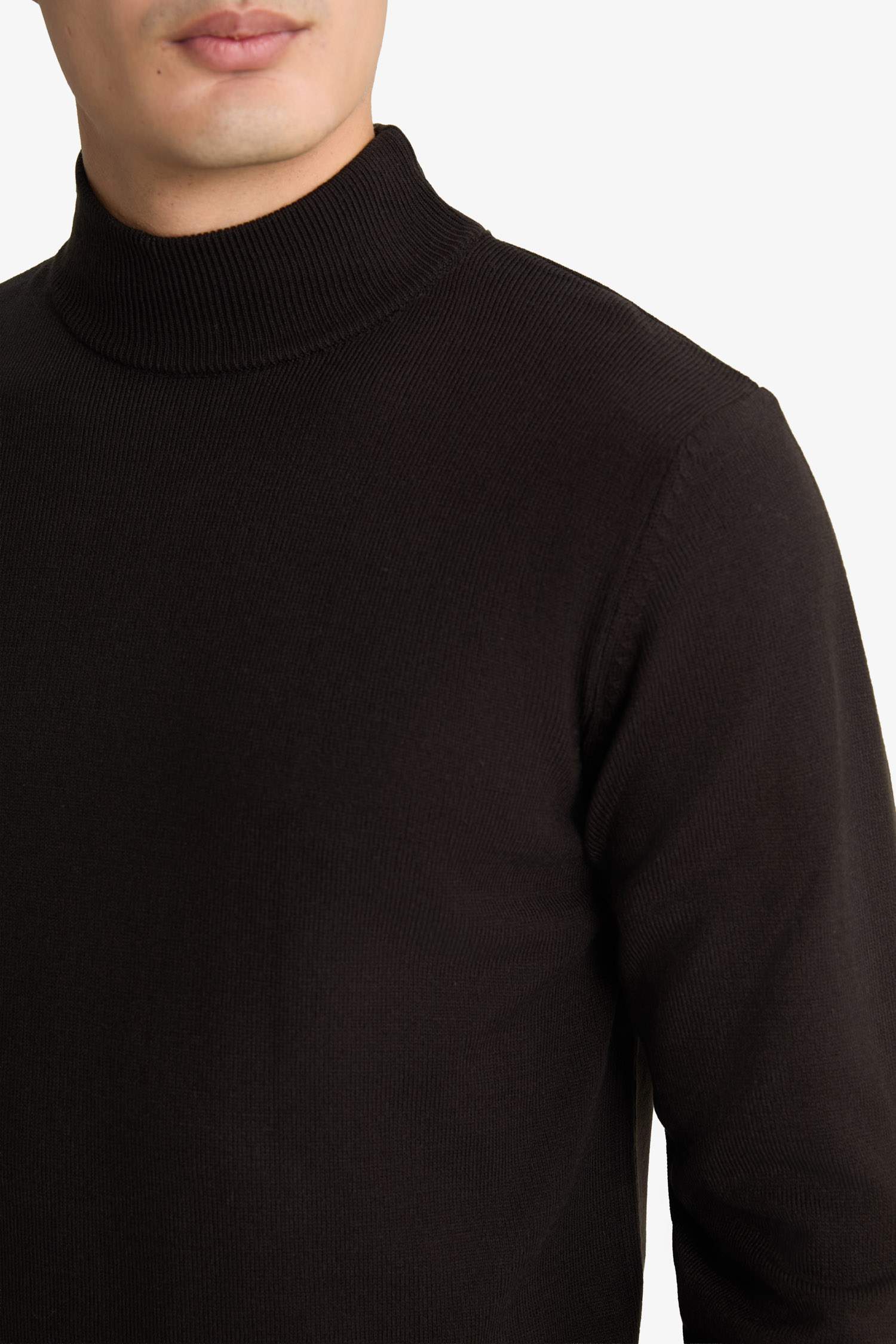 Slim Fit Dar Kesim Balıkçı Yaka Basic Düz Triko Kazak