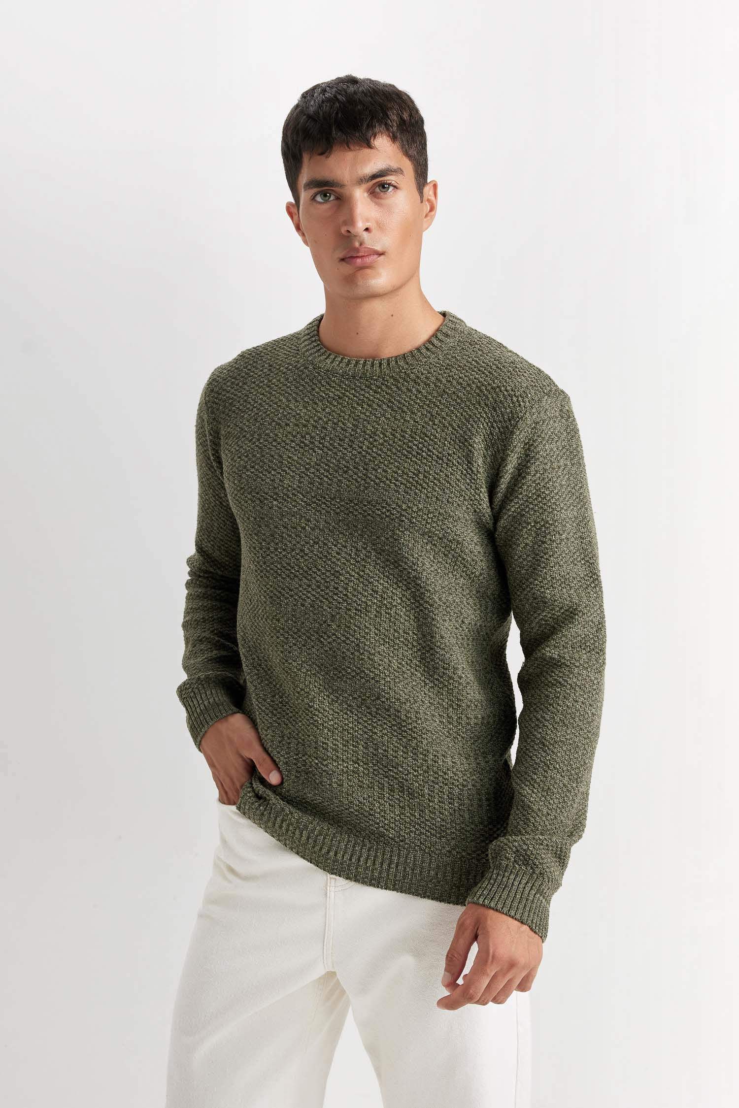 بلوز تريكو قصة عادية بياخة مستديرة