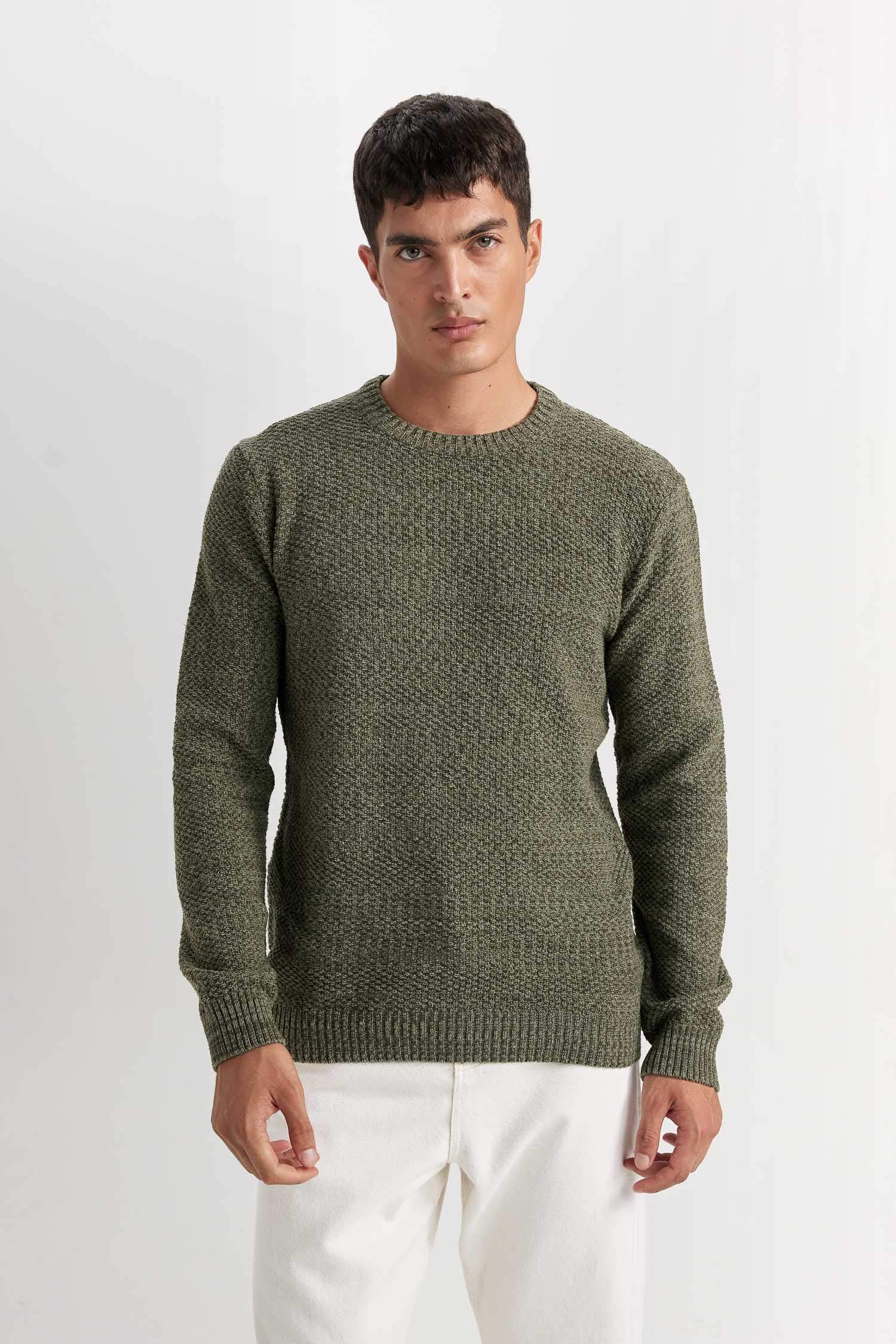 بلوز تريكو قصة عادية بياخة مستديرة