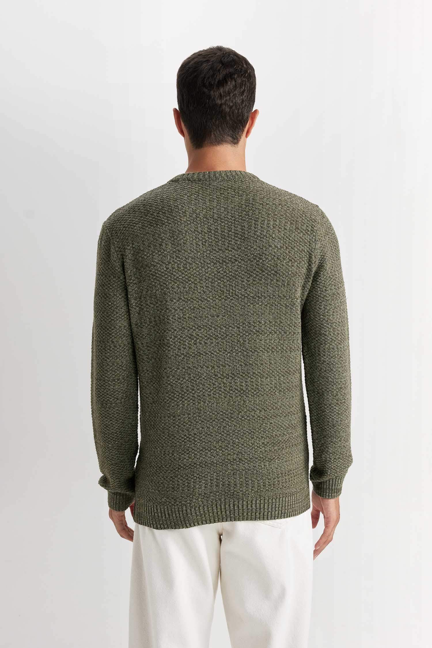 بلوز تريكو قصة عادية بياخة مستديرة