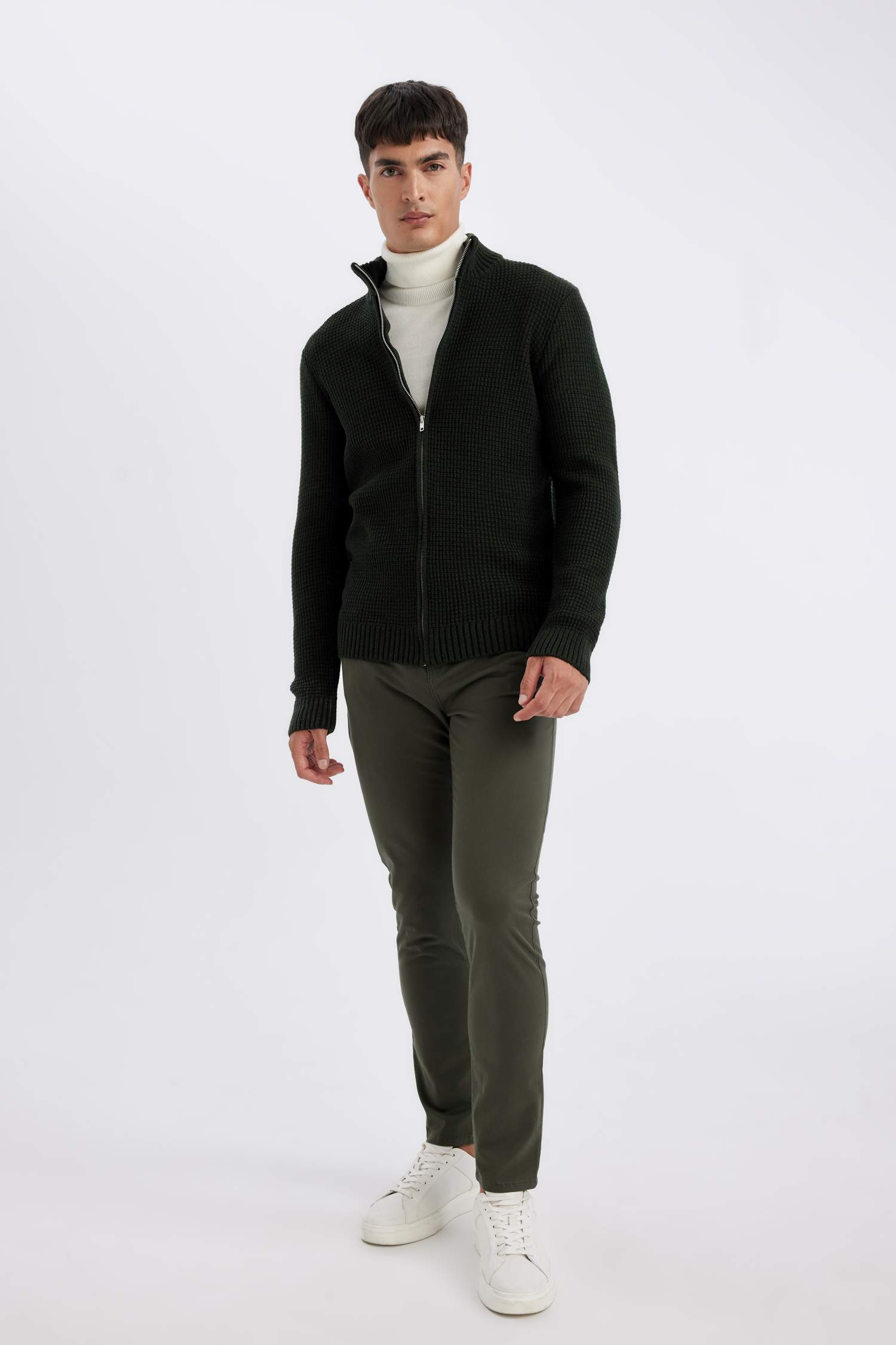 Standart Fit Normal Kesim Yarım Balıkçı Yaka Fermuarlı Triko Hırka