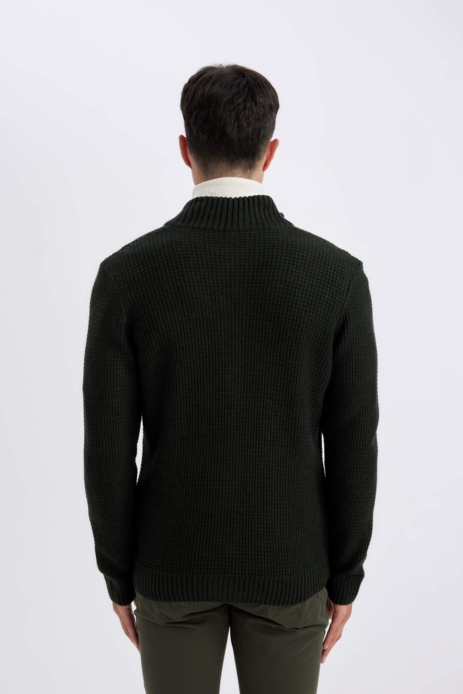 Standart Fit Normal Kesim Yarım Balıkçı Yaka Fermuarlı Triko Hırka