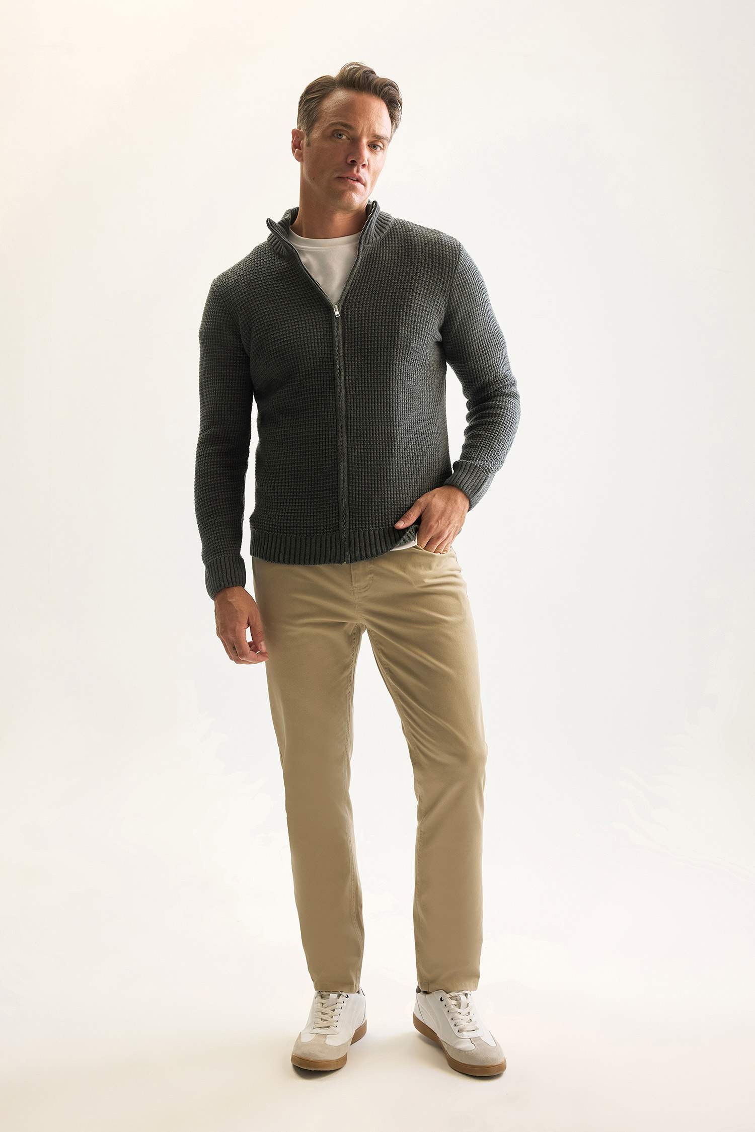 Standart Fit Normal Kesim Yarım Balıkçı Yaka Fermuarlı Waffle Hırka