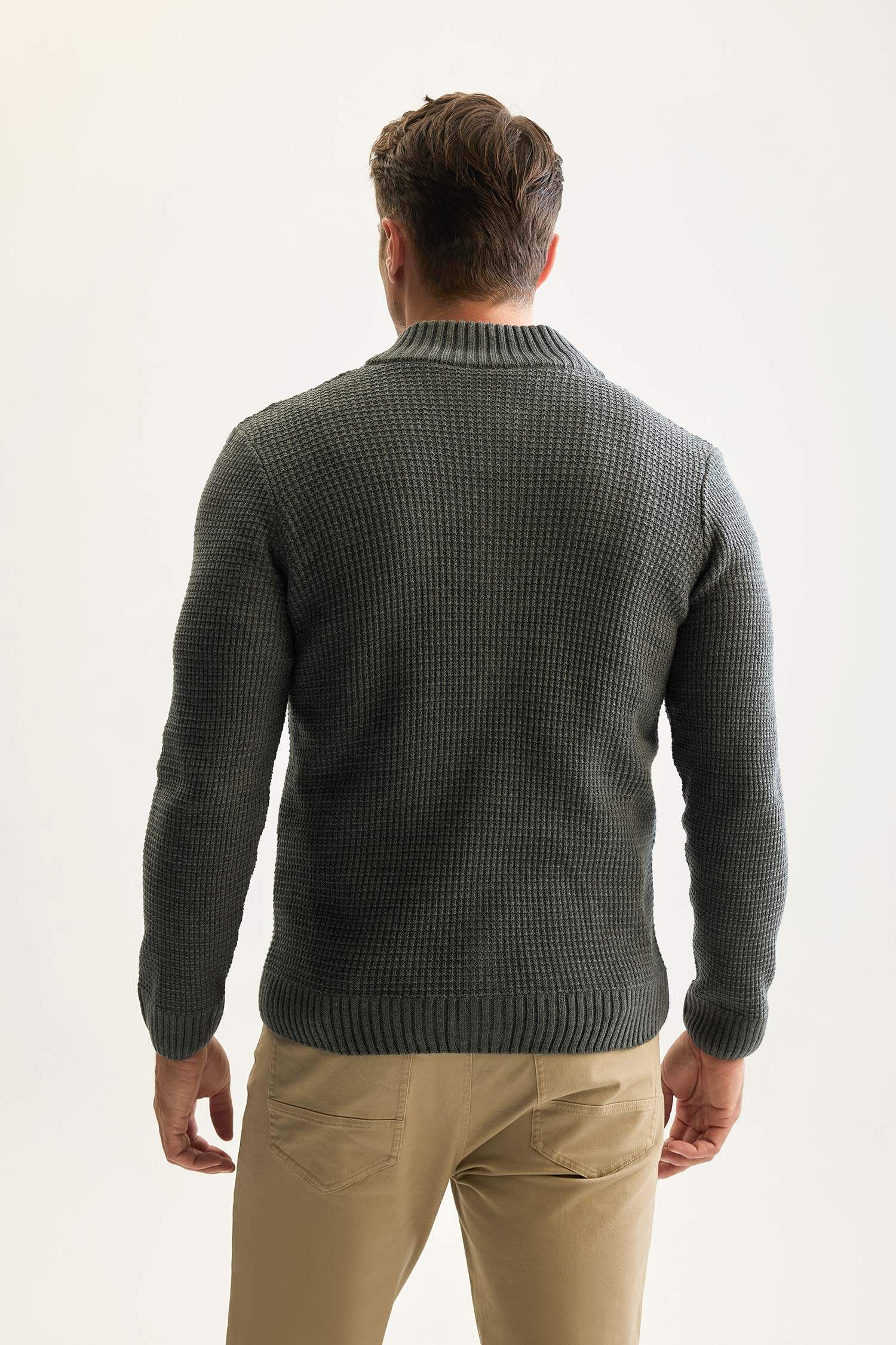 Standart Fit Normal Kesim Yarım Balıkçı Yaka Fermuarlı Waffle Hırka