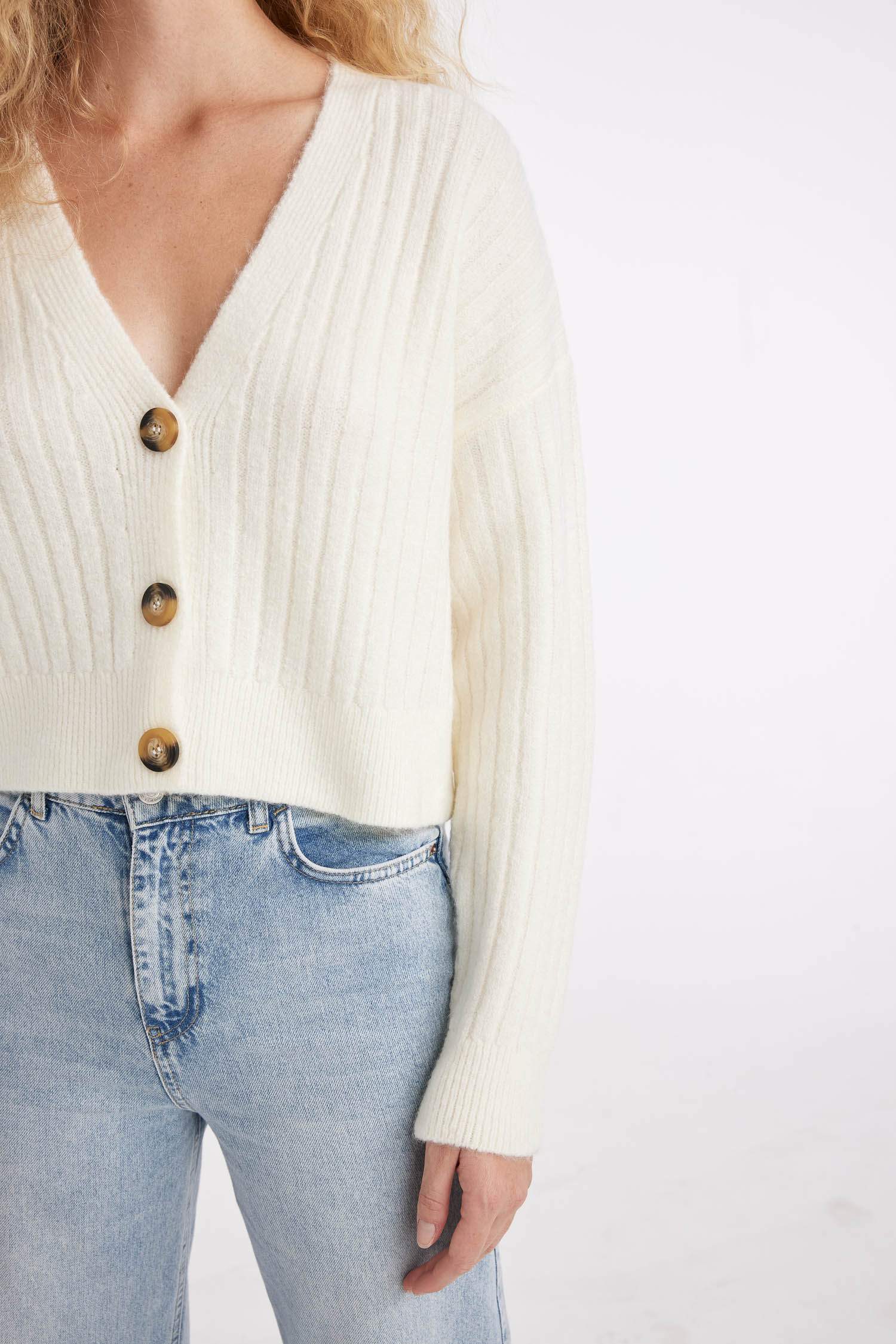 جاكيت تريكو قصة عادية بياخة V